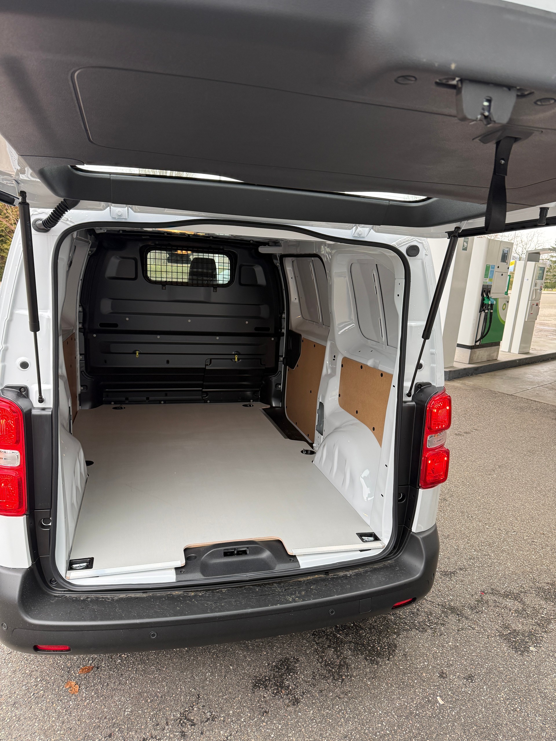 PEUGEOT Expert 2.2 BlueHDi 150 S&S Standard EAT8-image-4