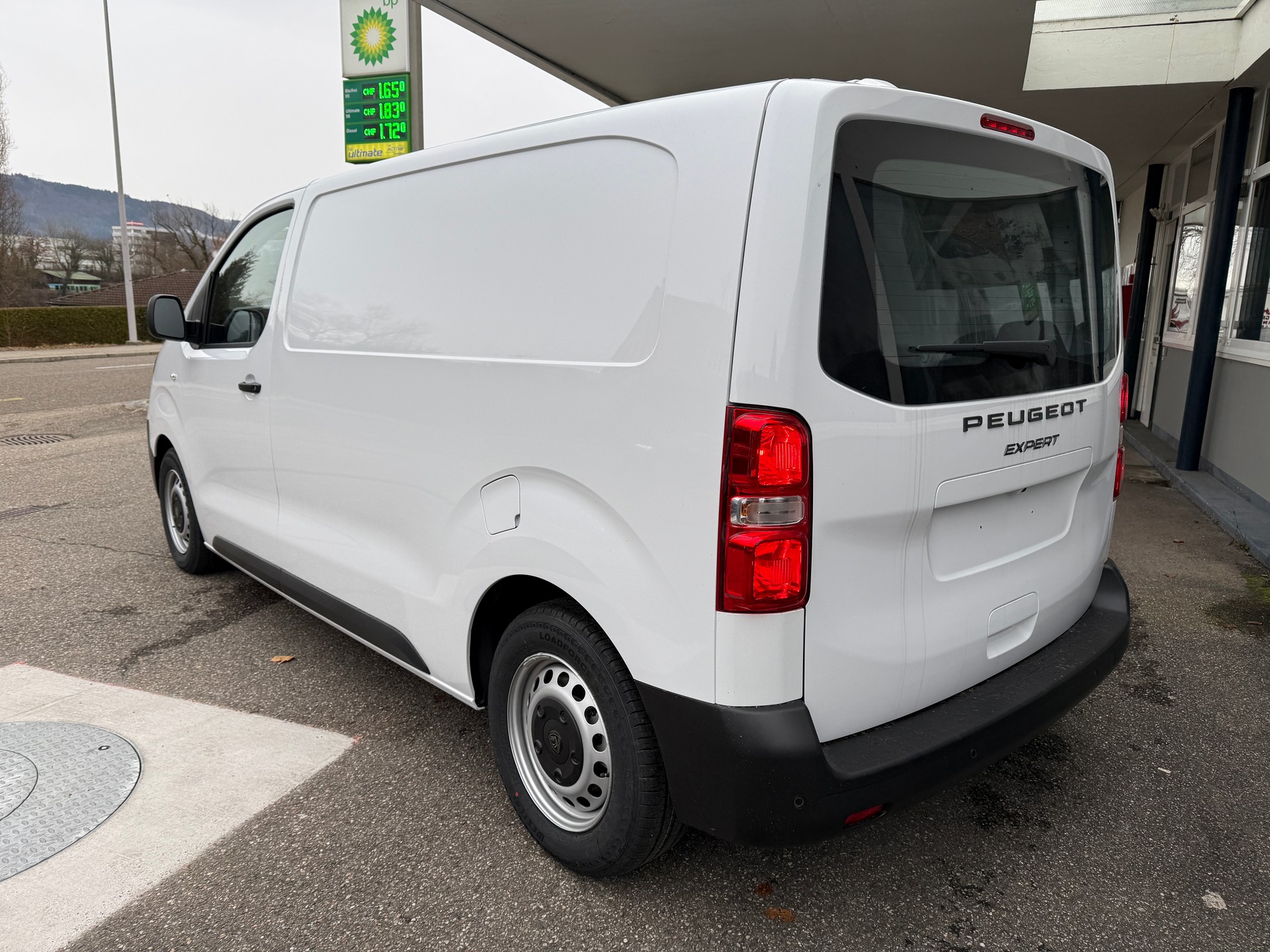 PEUGEOT Expert 2.2 BlueHDi 150 S&S Standard EAT8-image-2