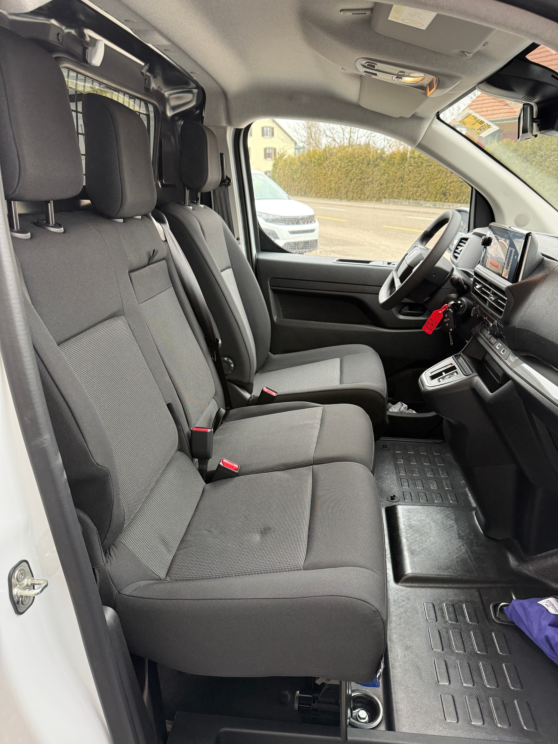 PEUGEOT Expert 2.2 BlueHDi 150 S&S Standard EAT8-image-8