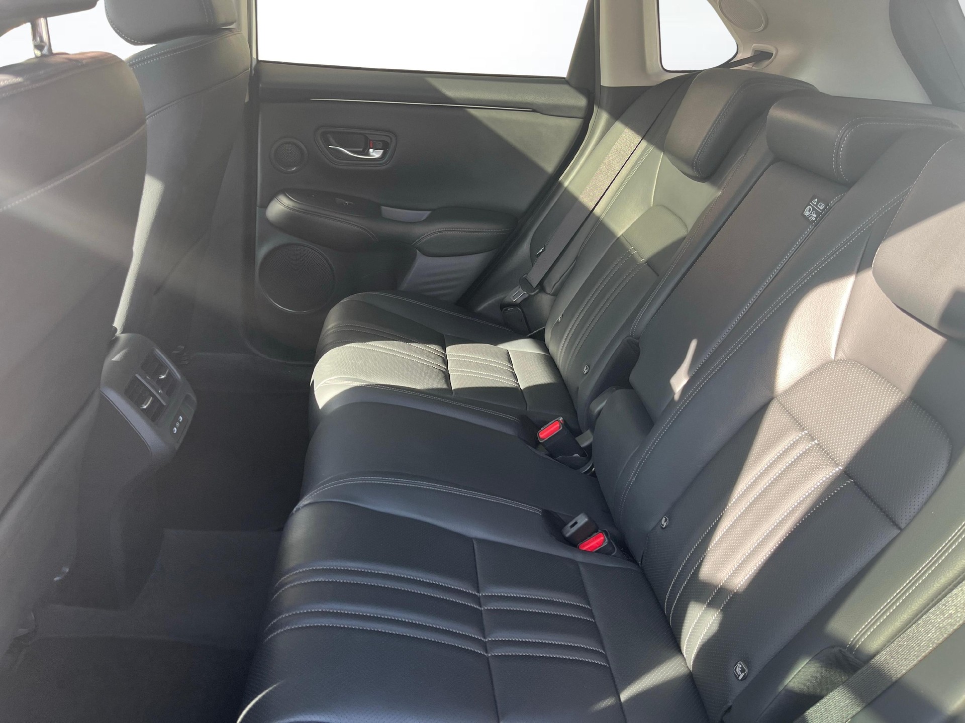 HONDA ZR-V 2.0 i-MMD Advance HYBRID-image-11