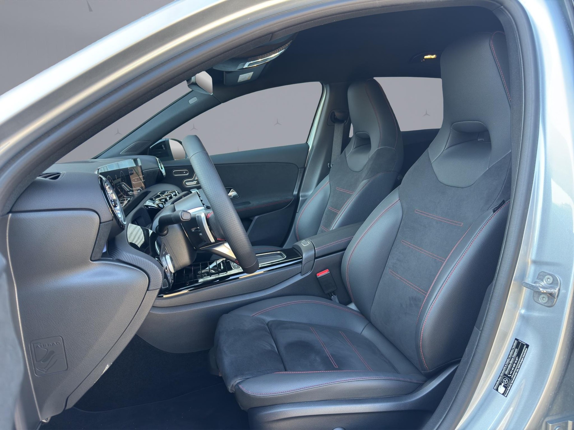 MERCEDES-BENZ A 200 Night Star AMG Line-image-6