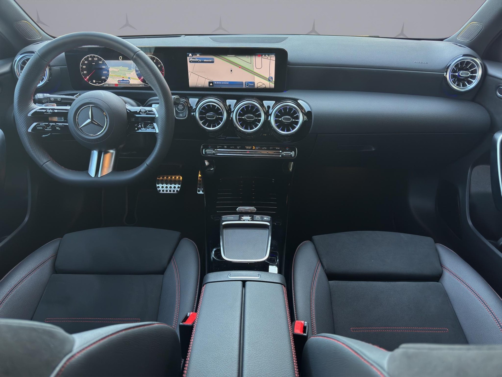 MERCEDES-BENZ A 200 Night Star AMG Line-image-9