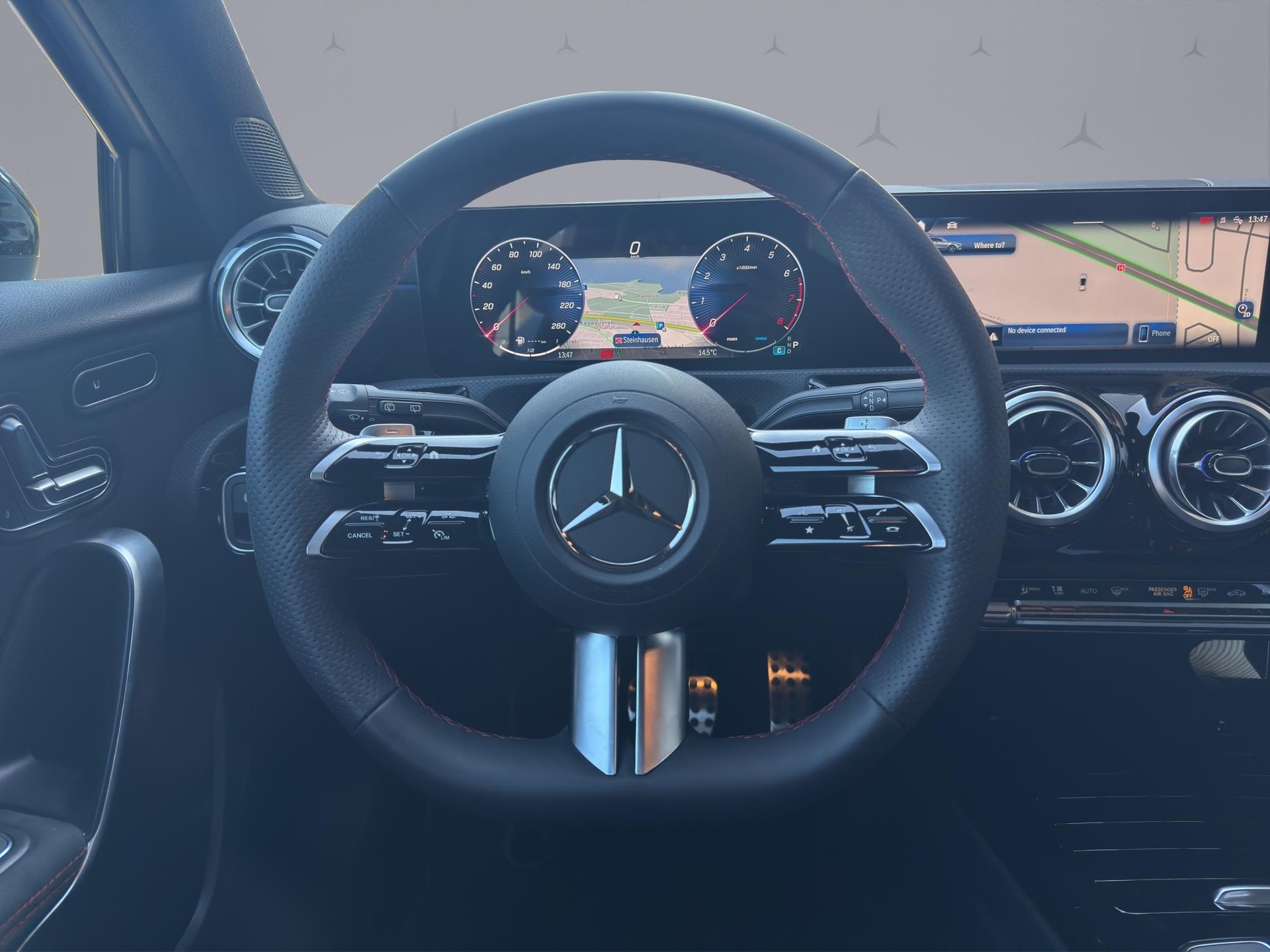 MERCEDES-BENZ A 200 Night Star AMG Line-image-7