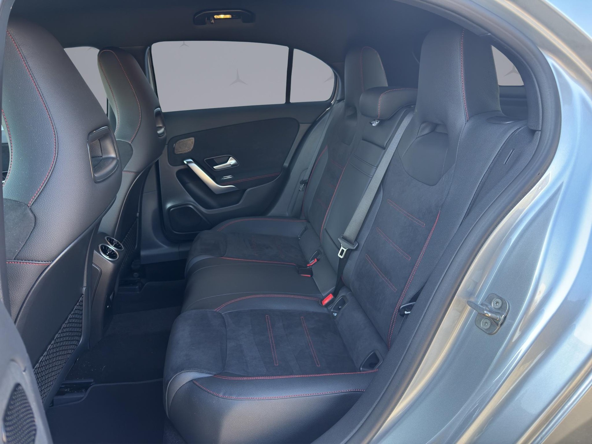 MERCEDES-BENZ A 200 Night Star AMG Line-image-8