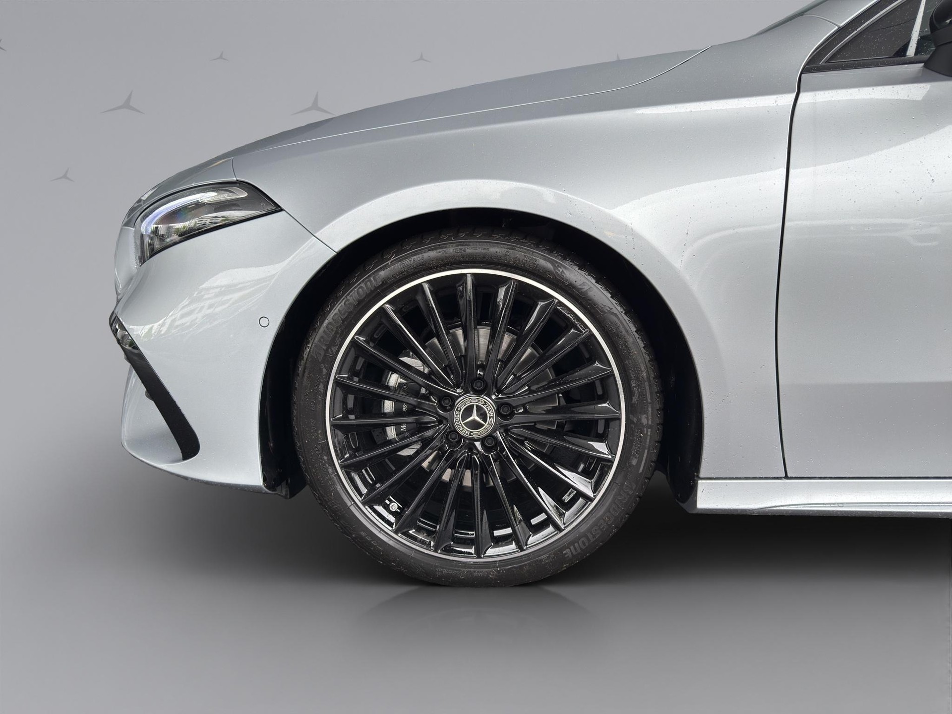 MERCEDES-BENZ A 200 Night Star AMG Line-image-2