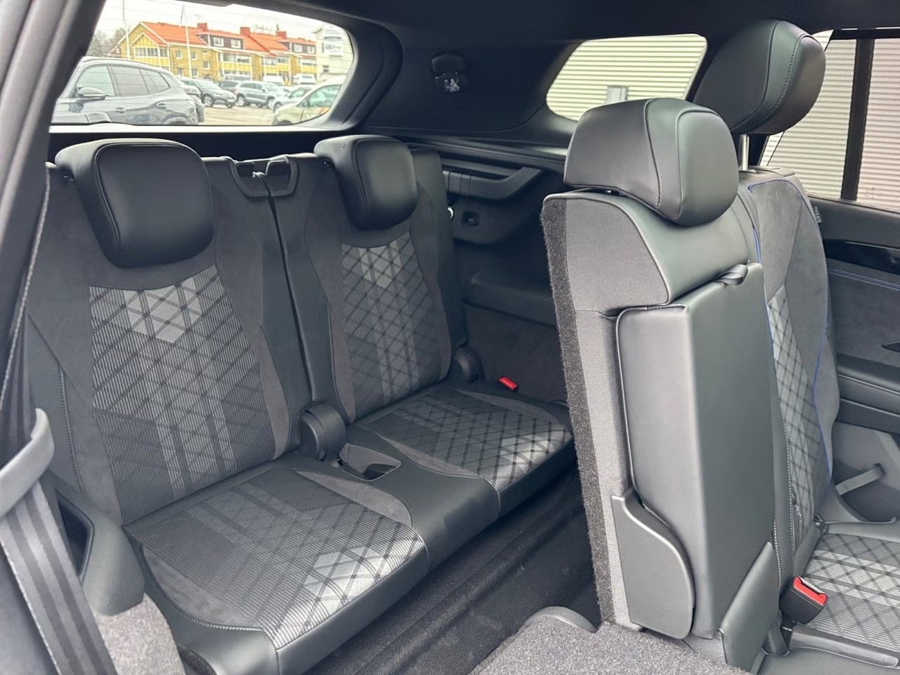 VW Tayron 2.0 TDI SCR United 4Motion DSG 7 Sitzer-image-16