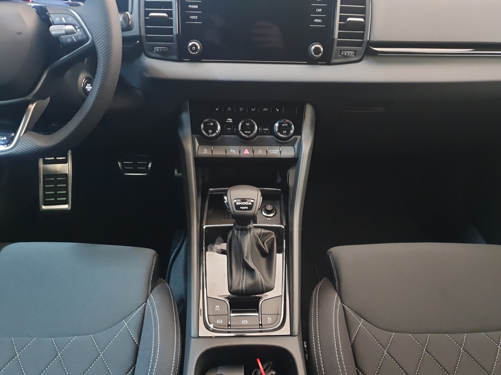 SKODA Karoq 2.0 TSI Dynamic Limited Edition 4x4 DSG-image-10