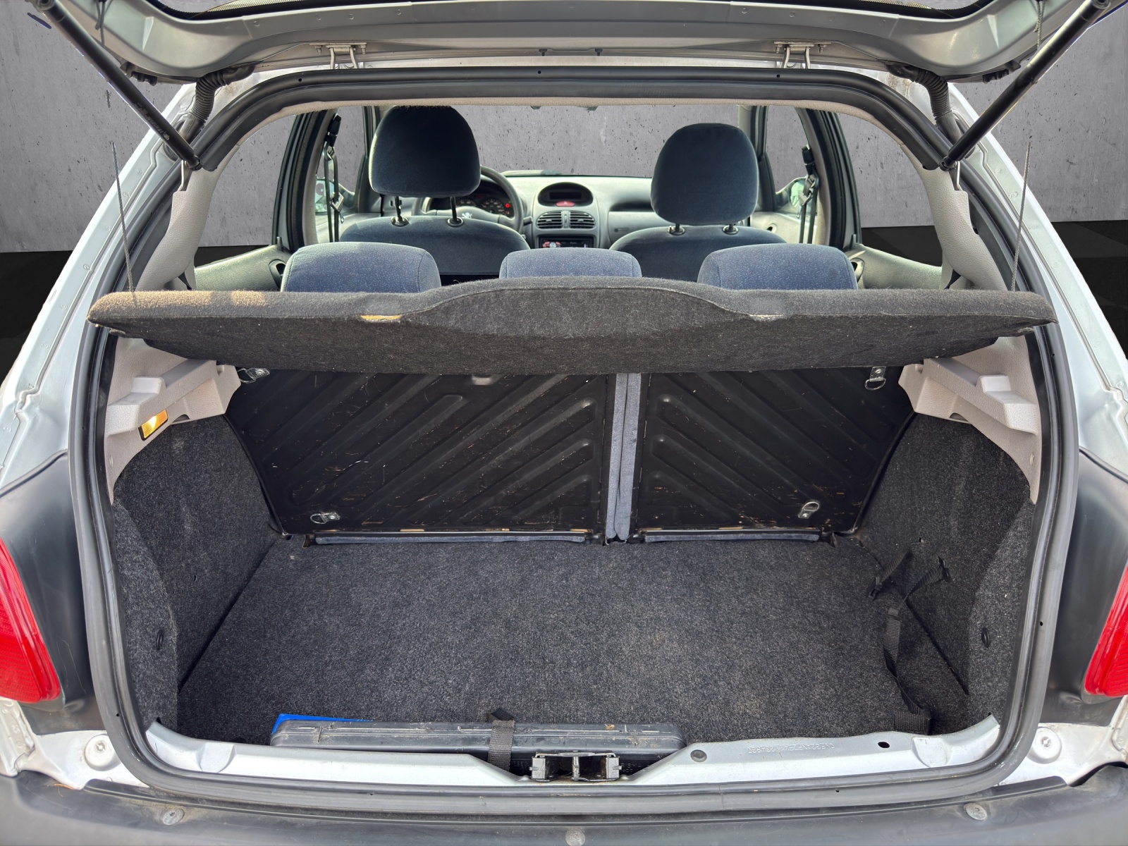 PEUGEOT 206 1.6 XT-image-15