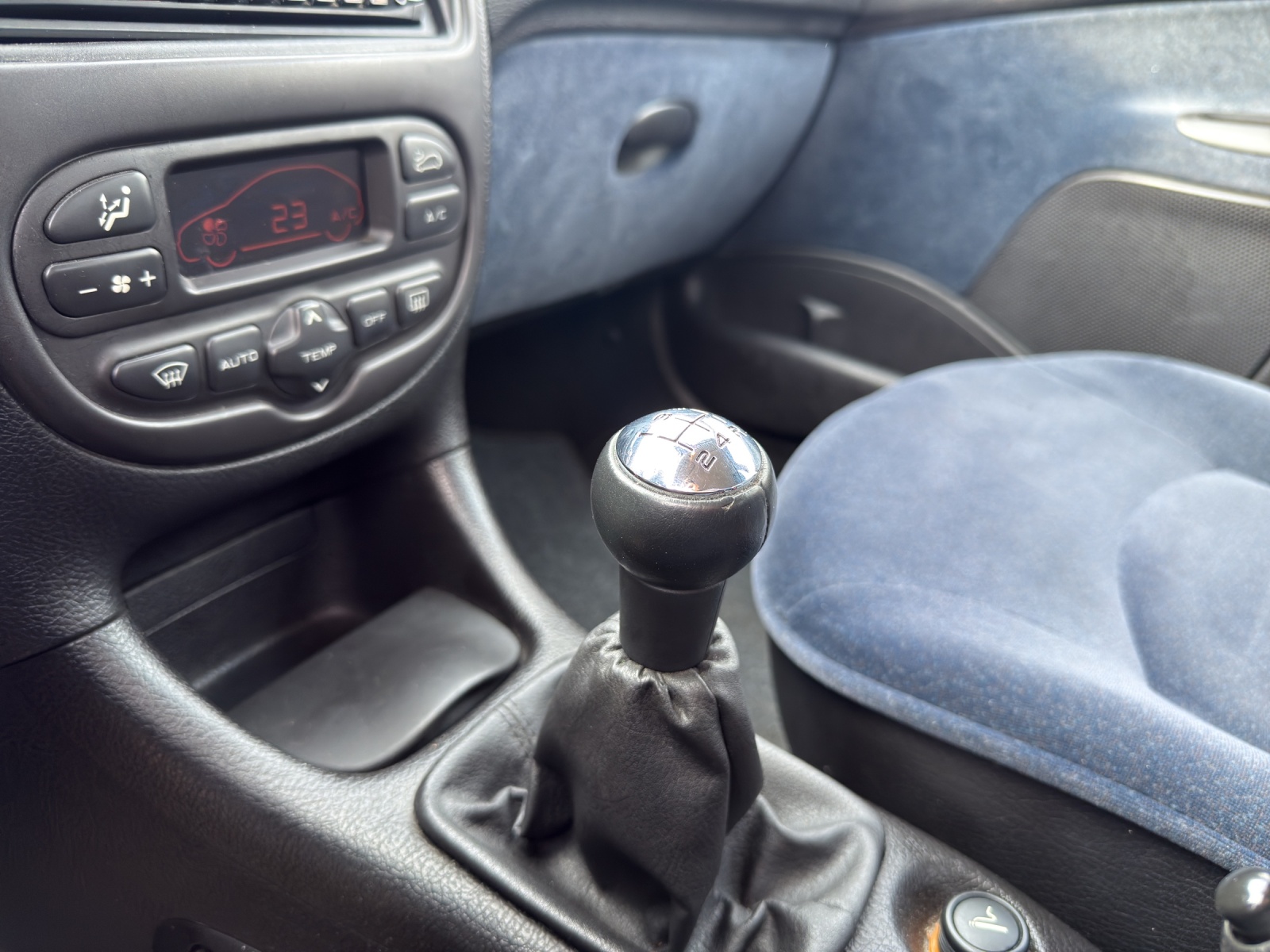 PEUGEOT 206 1.6 XT-image-11