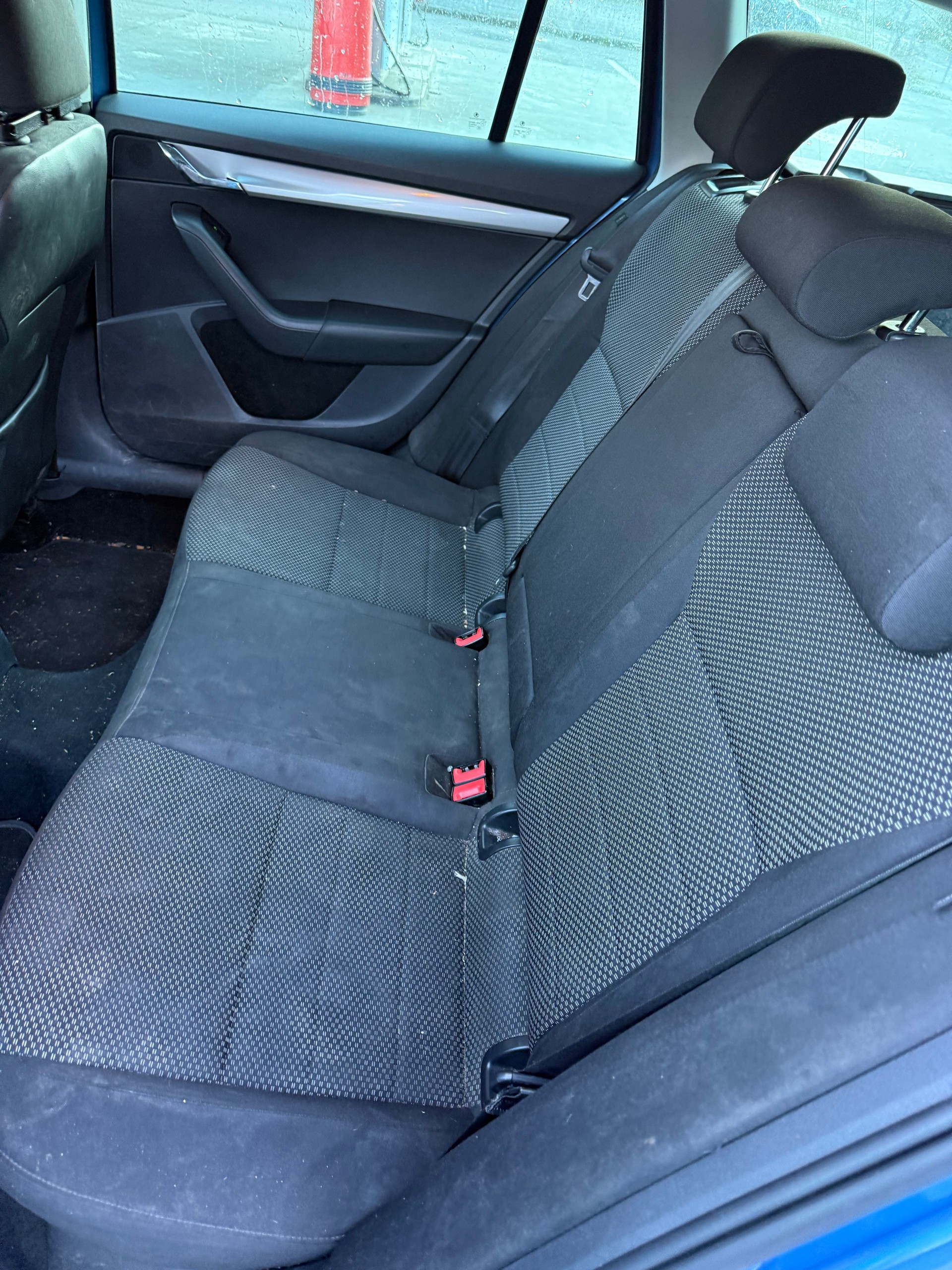 SKODA Octavia Combi 1.6 TDI Elegance 4x4-image-11
