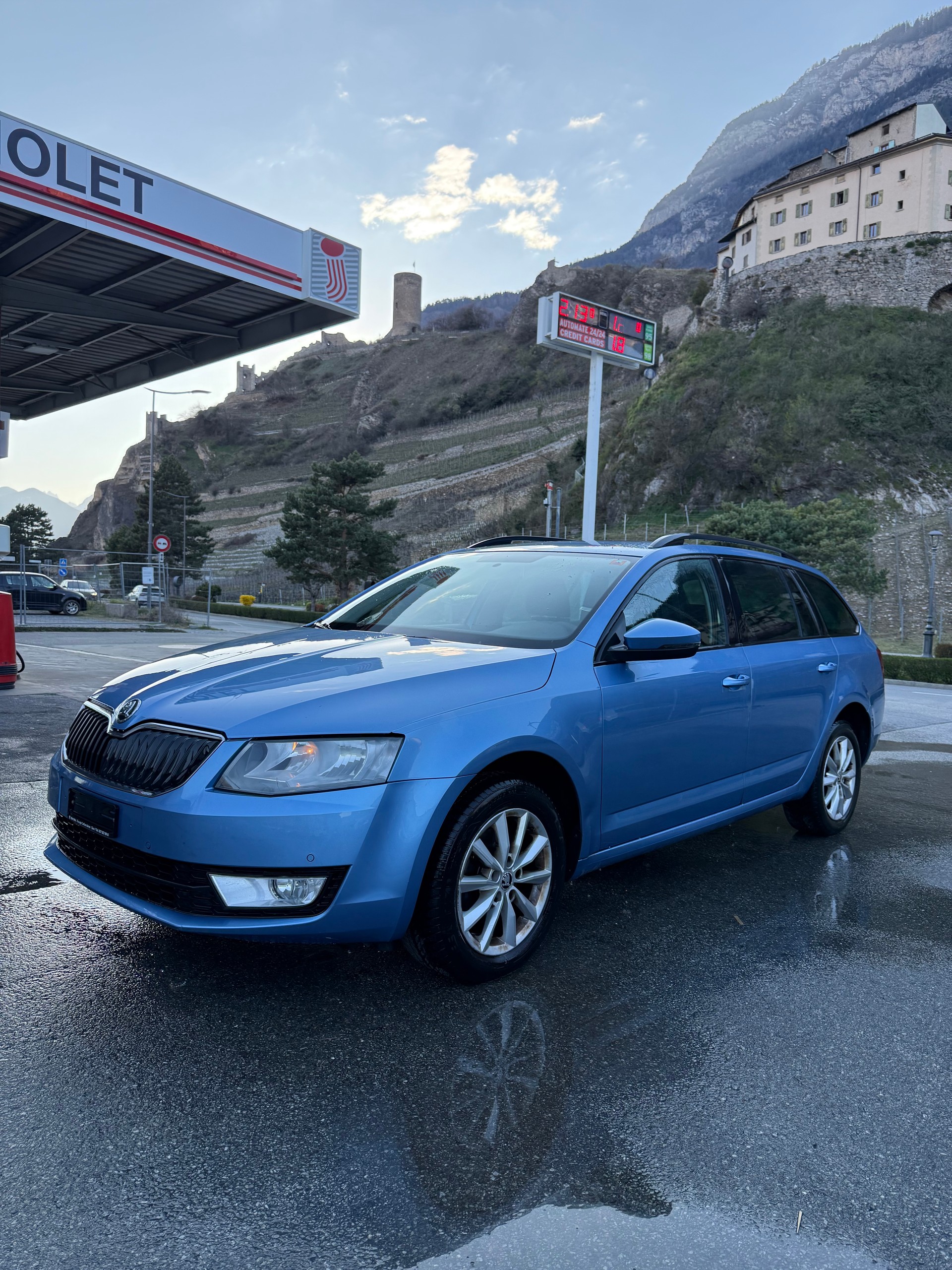 SKODA Octavia Combi 1.6 TDI Elegance 4x4-image-0