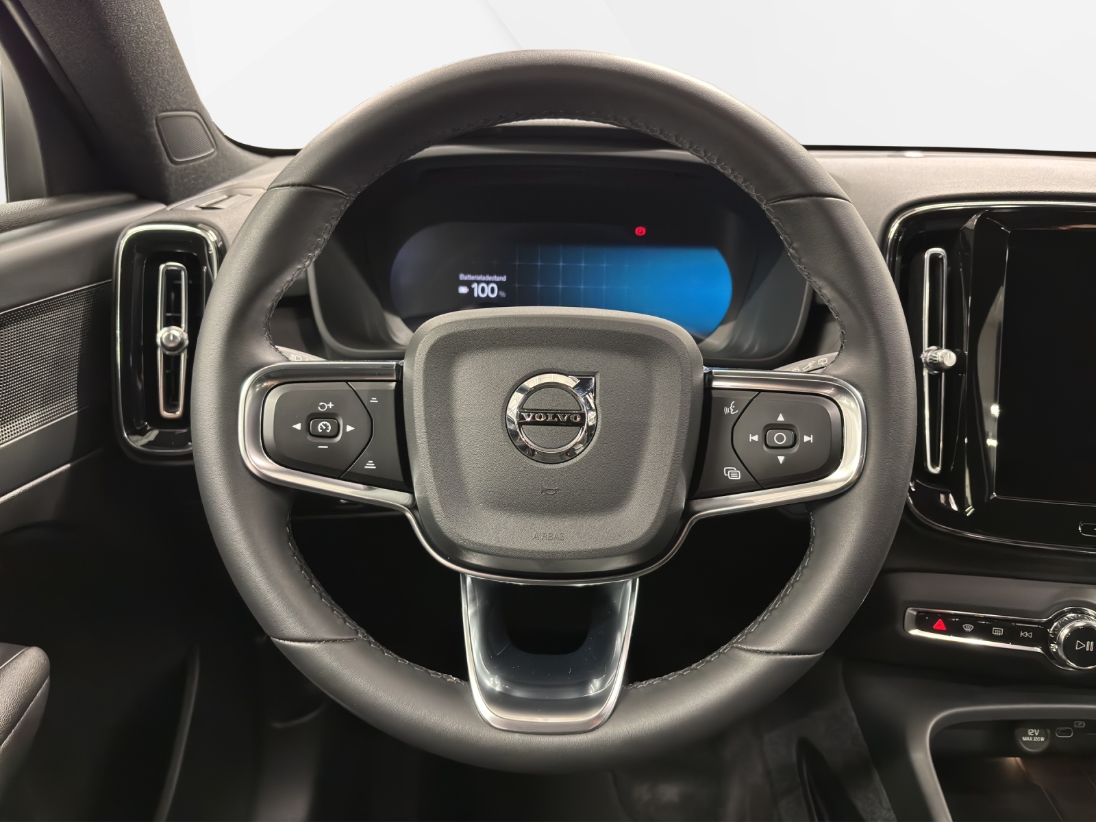 VOLVO XC40 E80 Twin Plus AWD-image-10