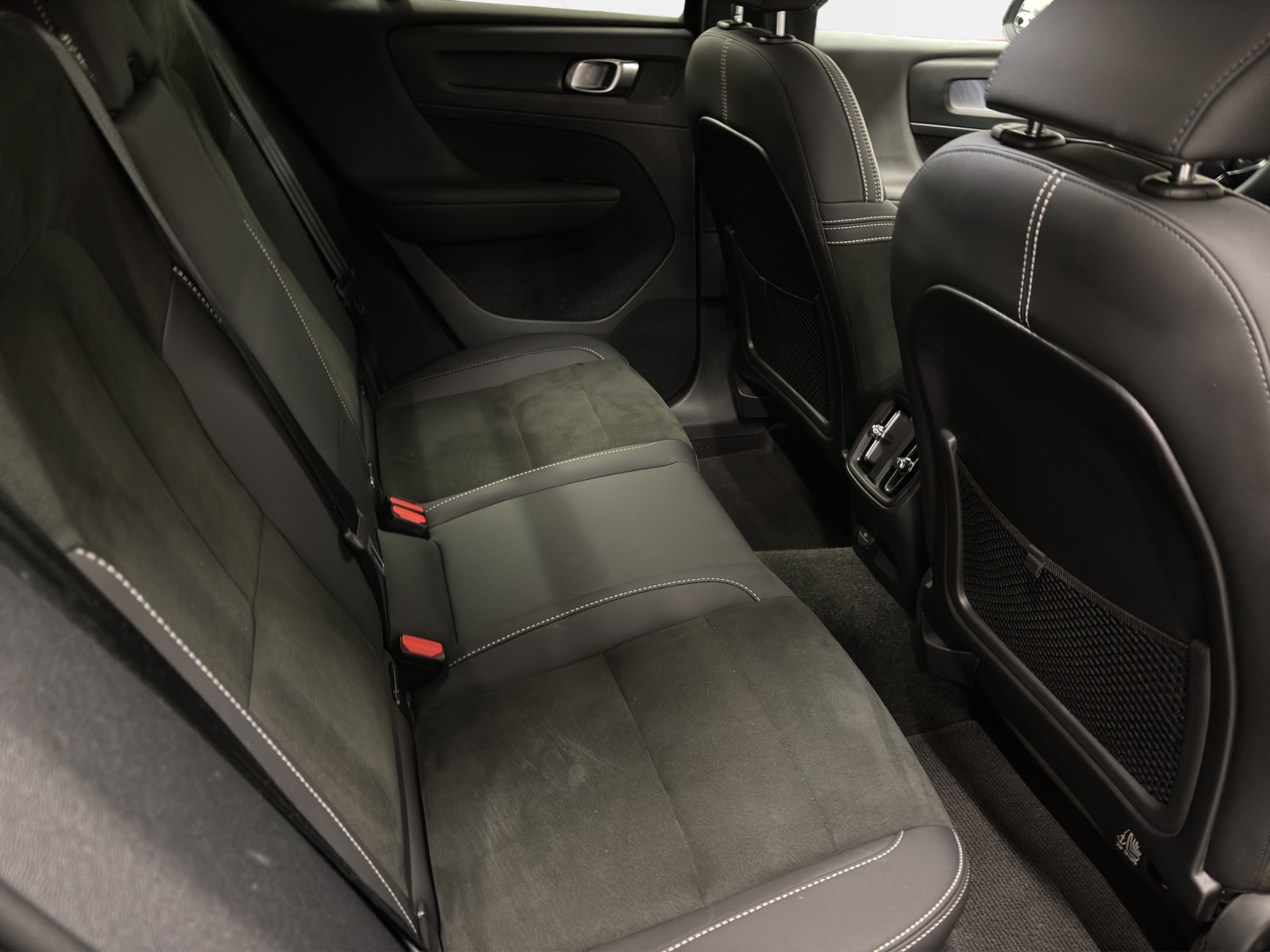VOLVO XC40 E80 Twin Plus AWD-image-8