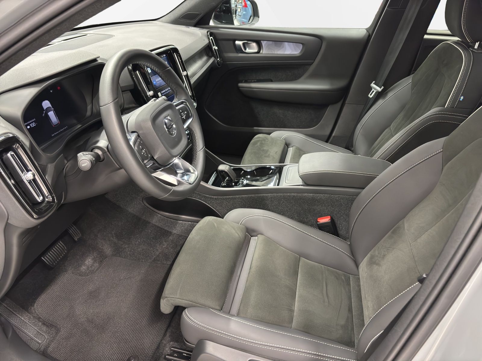 VOLVO XC40 E80 Twin Plus AWD-image-6