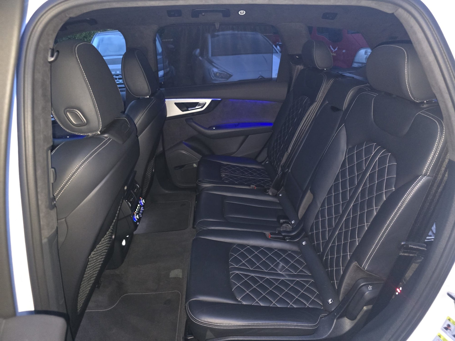 AUDI SQ7 4.0 TDI quattro tiptronic-image-8