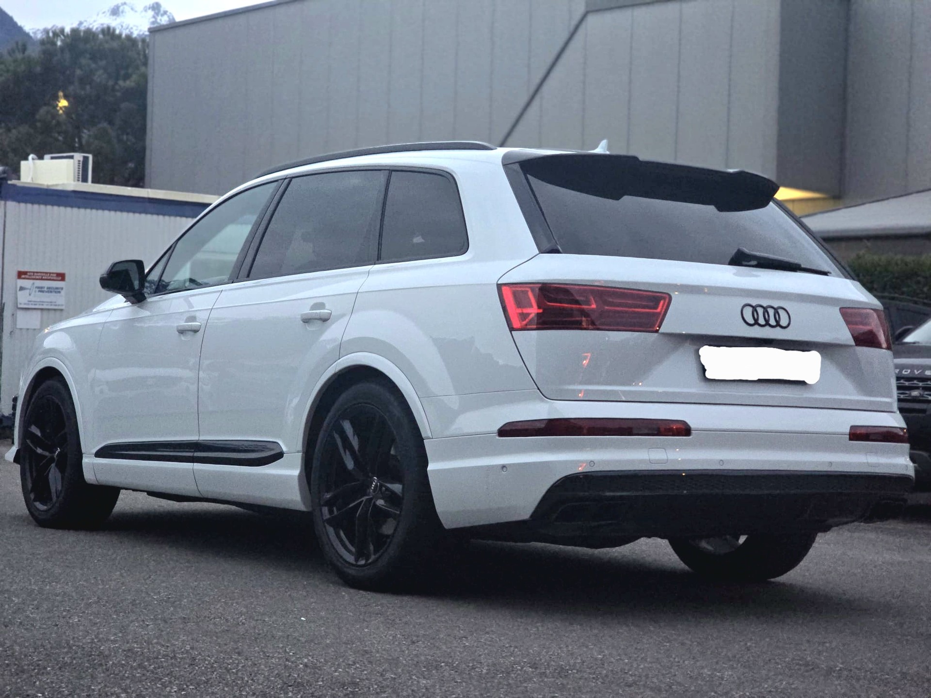 AUDI SQ7 4.0 TDI quattro tiptronic-image-3