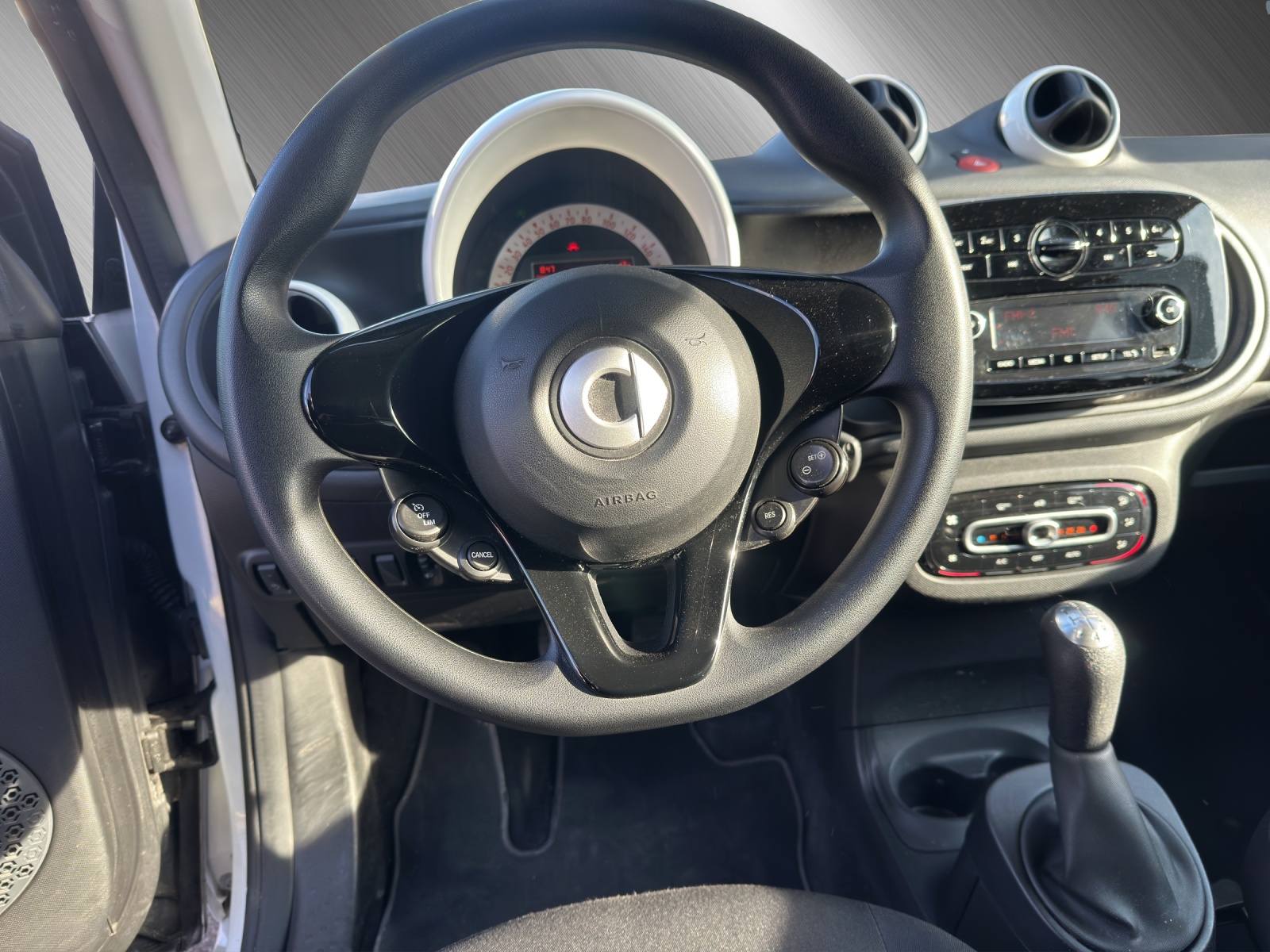 SMART Fortwo Coupé 1.0 71-image-9