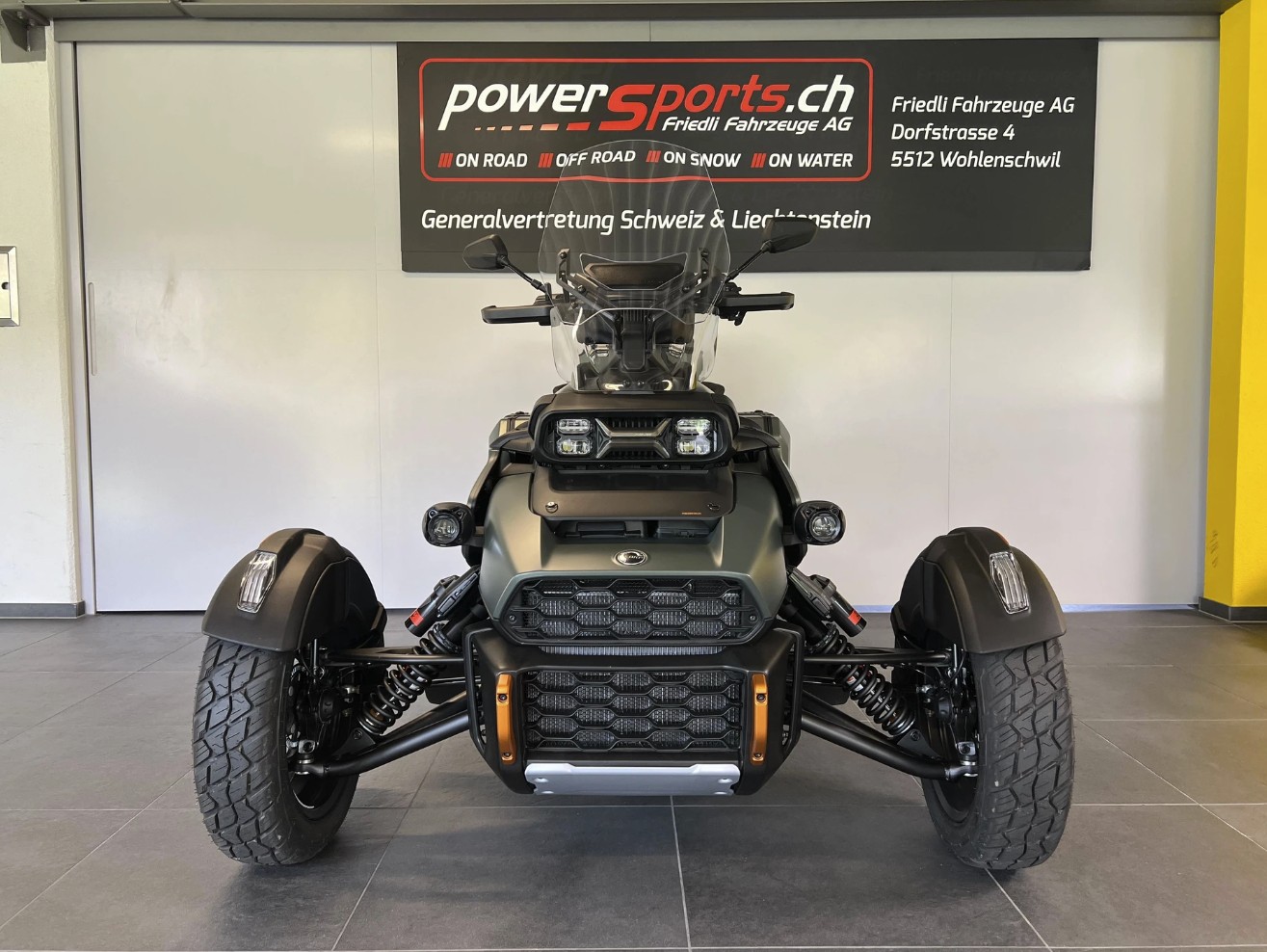 CAN-AM Canyon Redrock-showroom-element-1