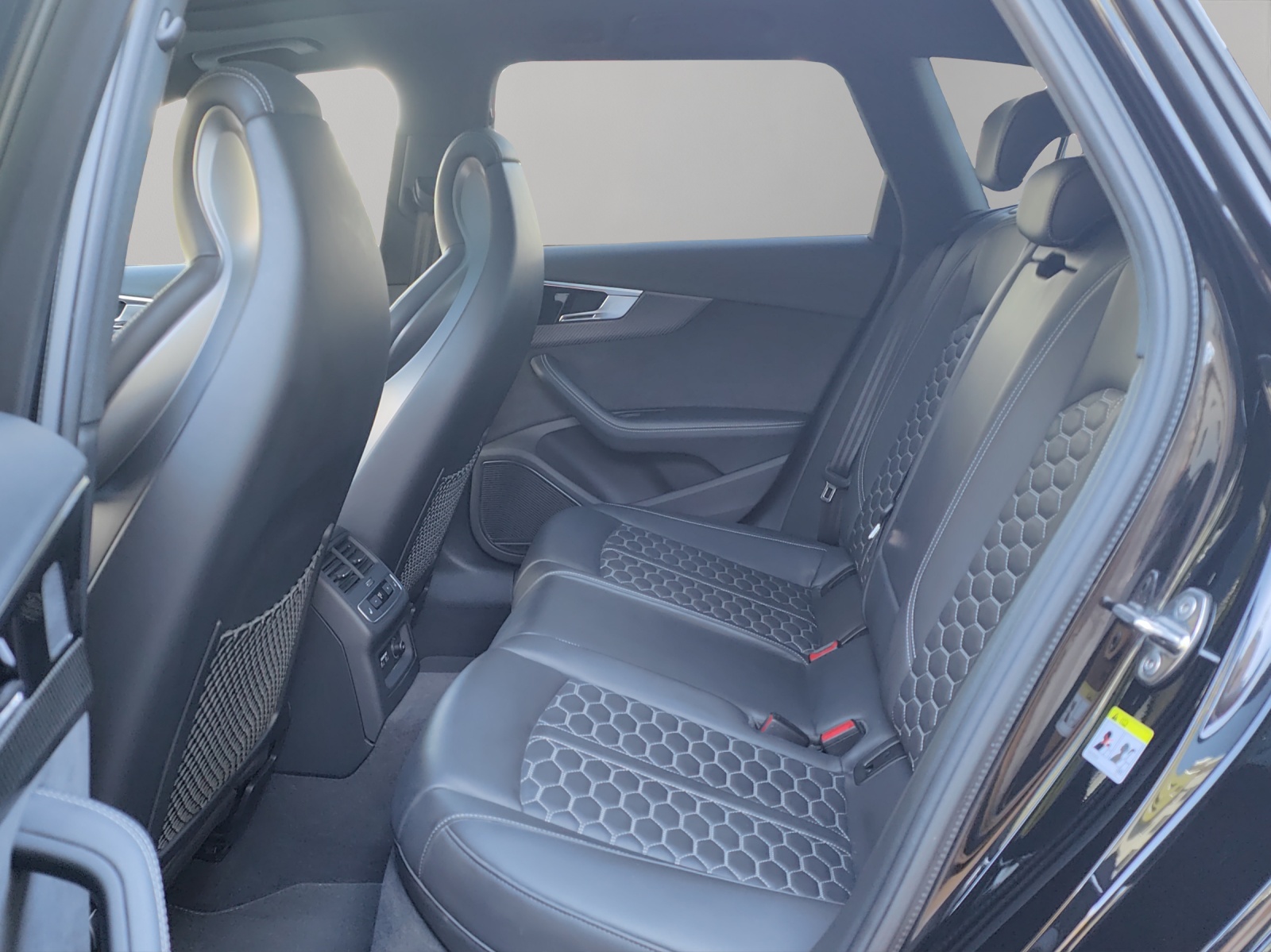 AUDI RS4 Avant quattro tiptronic-image-13