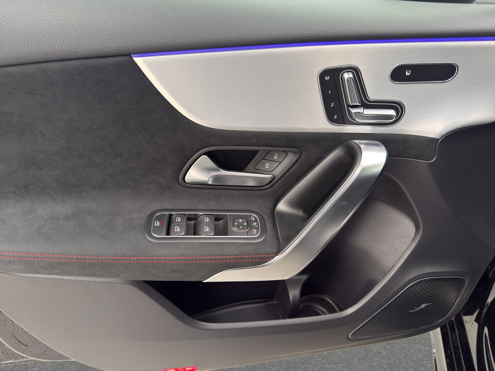 MERCEDES-BENZ A 250 4Matic 8G-DCT-image-12