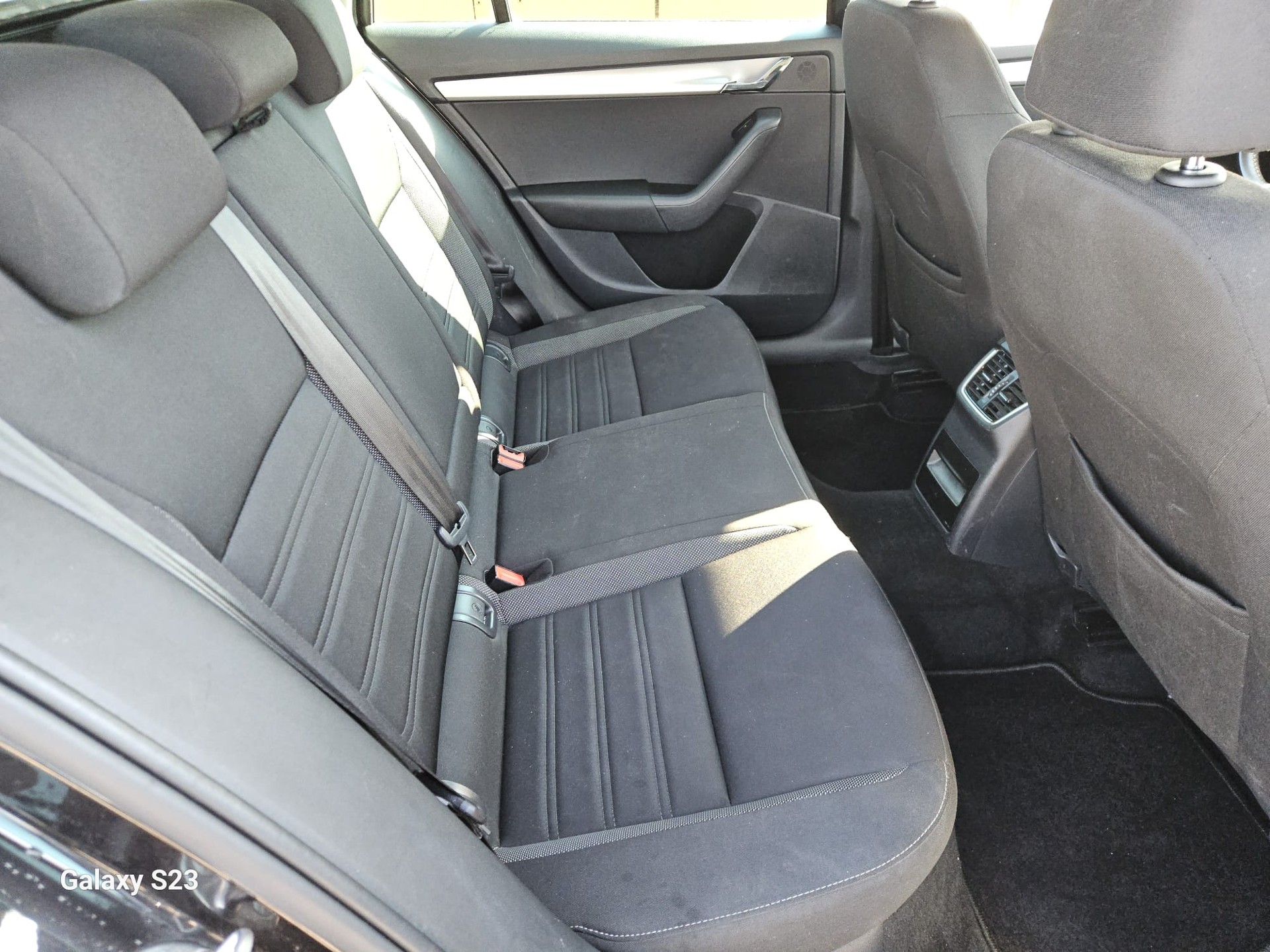 SKODA Octavia Combi 2.0 TDI Ambition 4x4 DSG-image-8