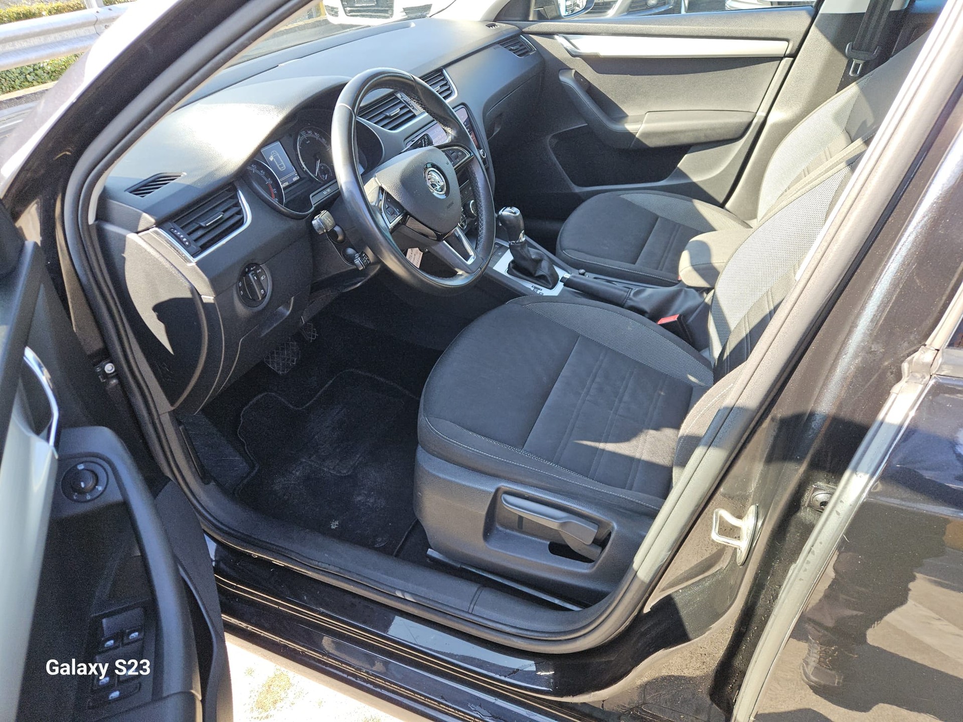 SKODA Octavia Combi 2.0 TDI Ambition 4x4 DSG-image-9