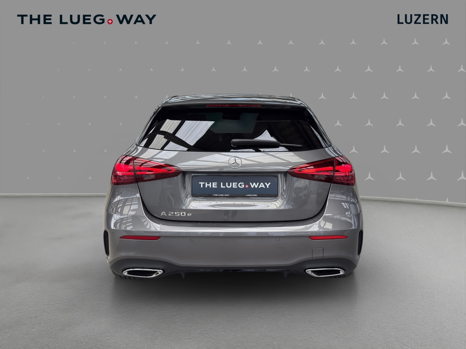 MERCEDES-BENZ A 250 e with EQ - AMG / DISTRONIC / 360 Grad Kamera / Panorama-Dach-image-3