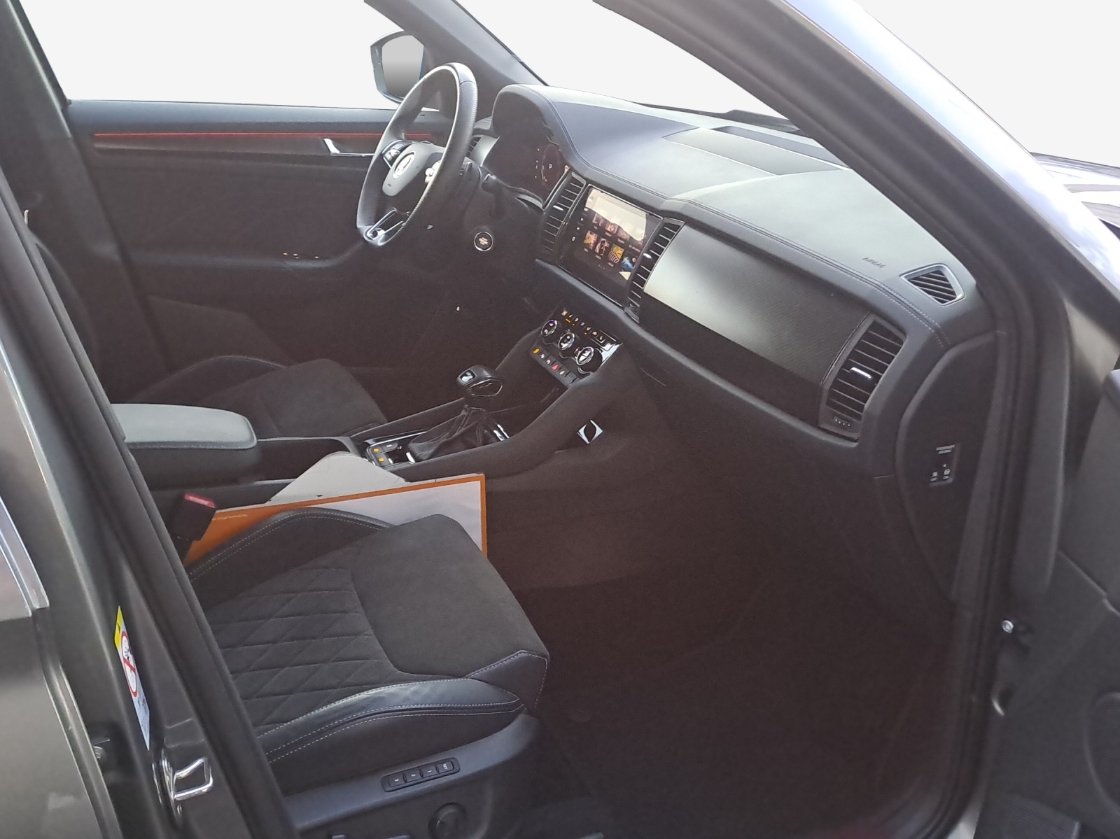 SKODA Kodiaq 2.0 TSI 4x4 SportLine-image-13