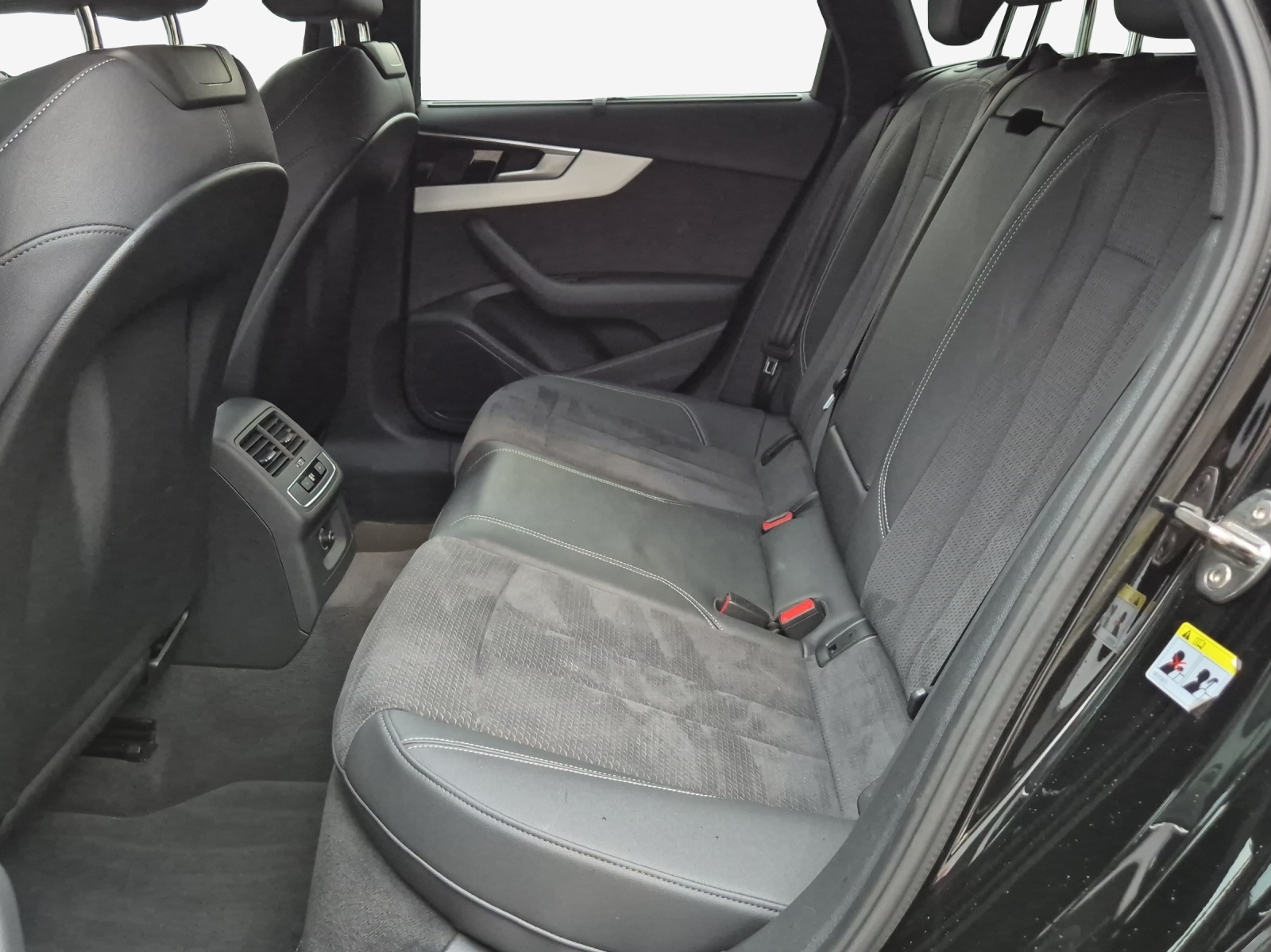 AUDI A4 Avant 45 TFSI S line S-tronic quattro-image-11