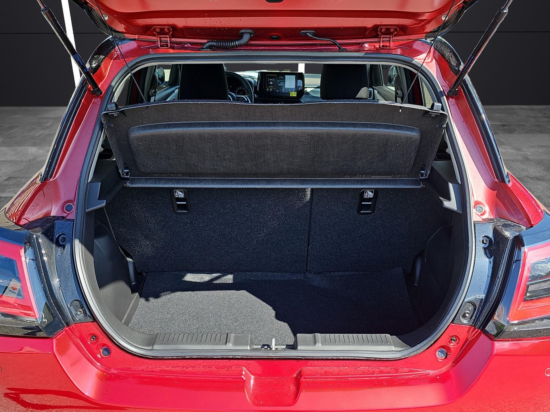 SUZUKI Swift 1.2 Sakura Top Hybrid 4x4-image-12