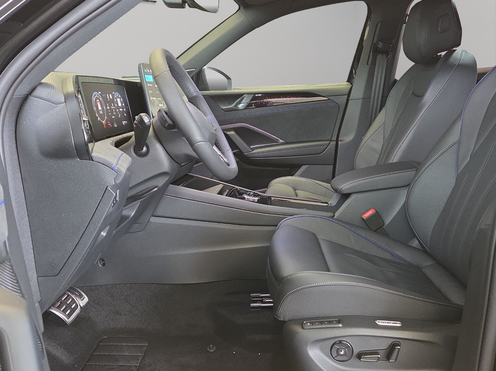 VW Tiguan 2.0 TDI SCR R-Line 4Motion DSG-image-5