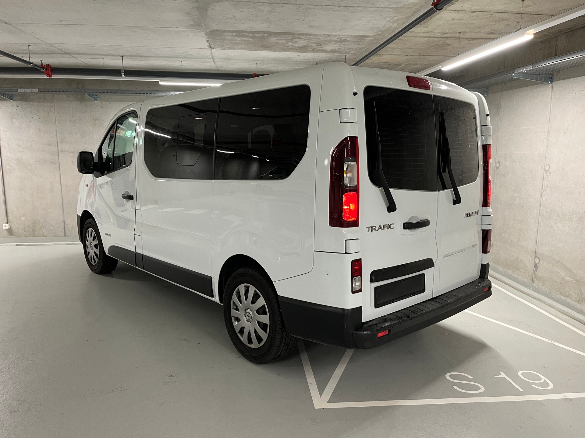 RENAULT Trafic ENERGY dCi 145 Grand Passenger Dynamique-image-10