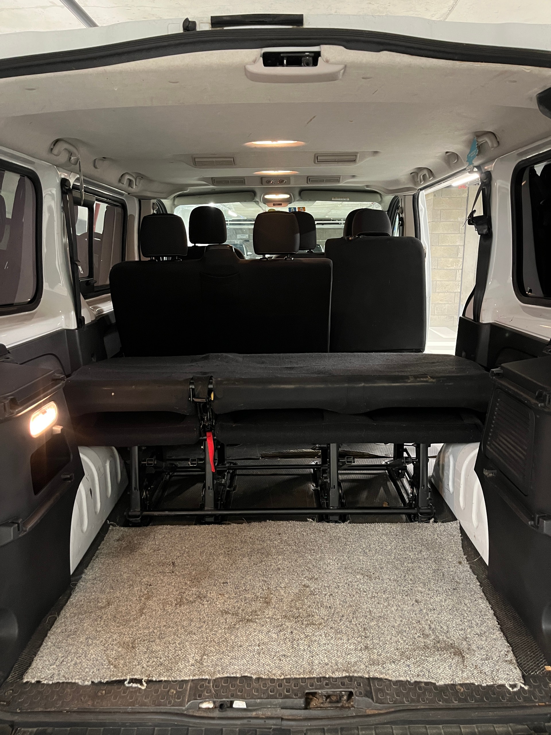 RENAULT Trafic ENERGY dCi 145 Grand Passenger Dynamique-image-4