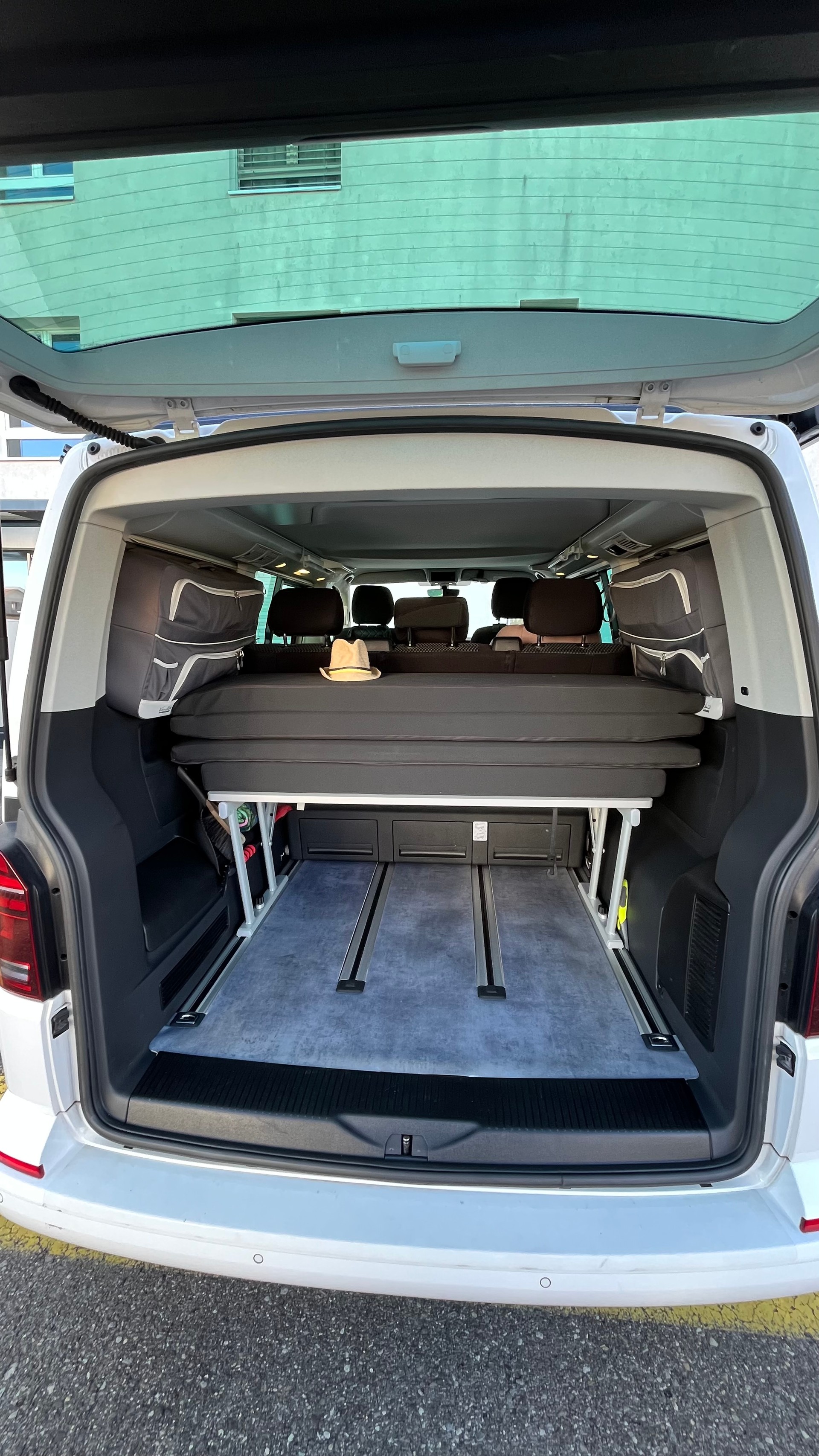 VW T6.1 California 2.0 TDI Beach Edition DSG-image-11