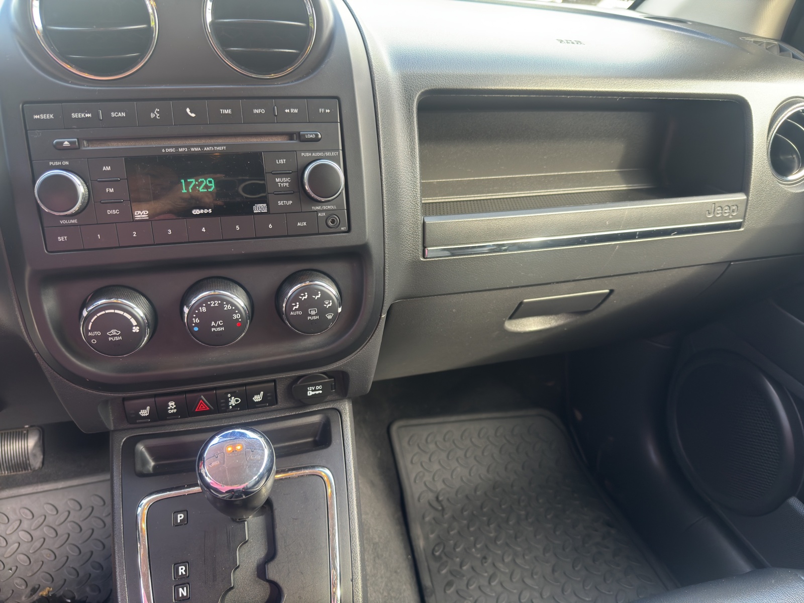 JEEP Compass 2.4 Limited CVT-image-8