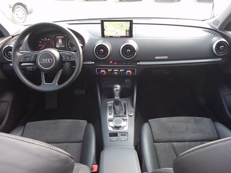 AUDI A3 Sportback 35 TFSI Sport S-tronic-showroom-element-2