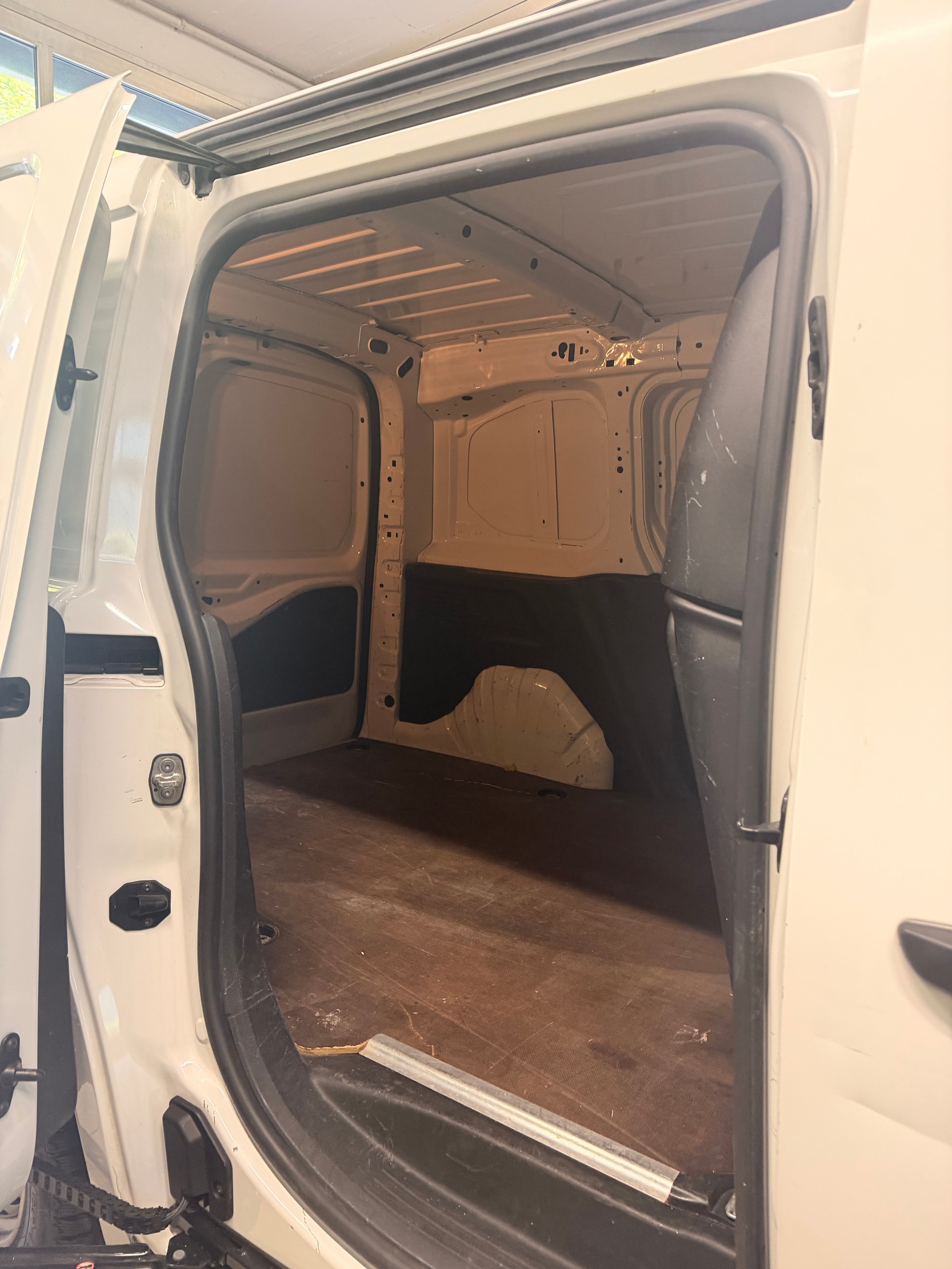OPEL Combo 1.5 Cargo Essentia-image-5