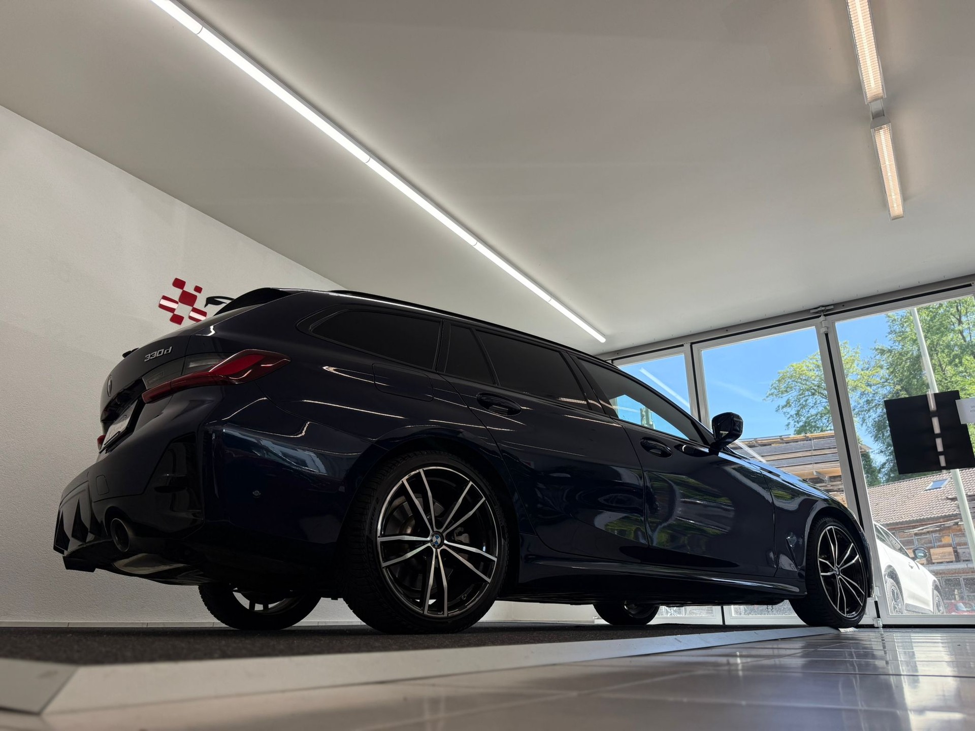 BMW 330d xDrive 48V Touring Pure M Sport Steptronic-image-7