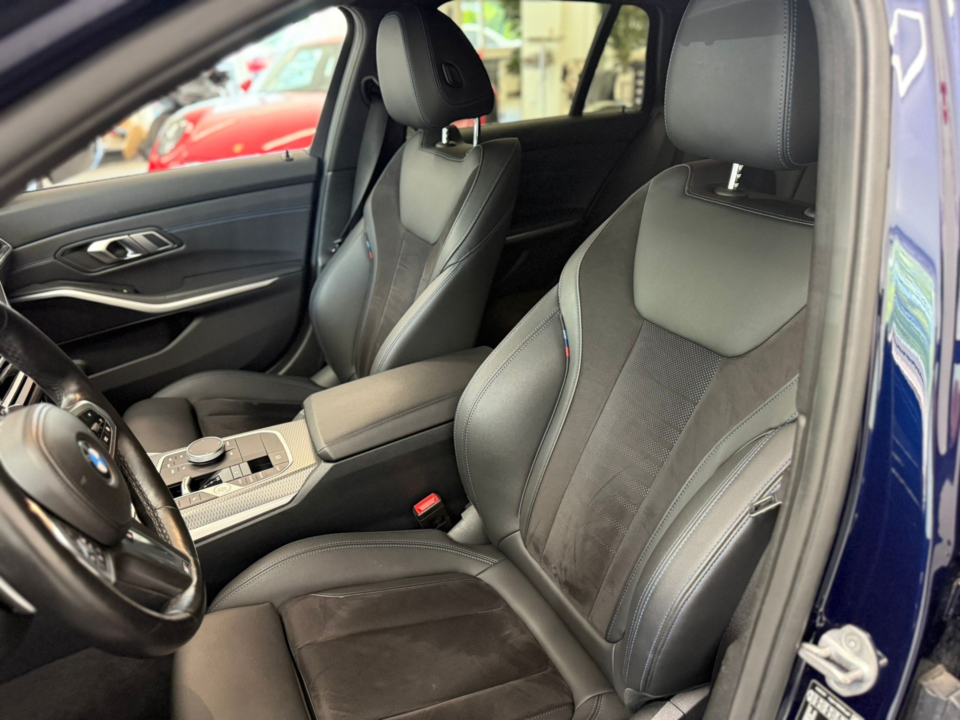 BMW 330d xDrive 48V Touring Pure M Sport Steptronic-image-12