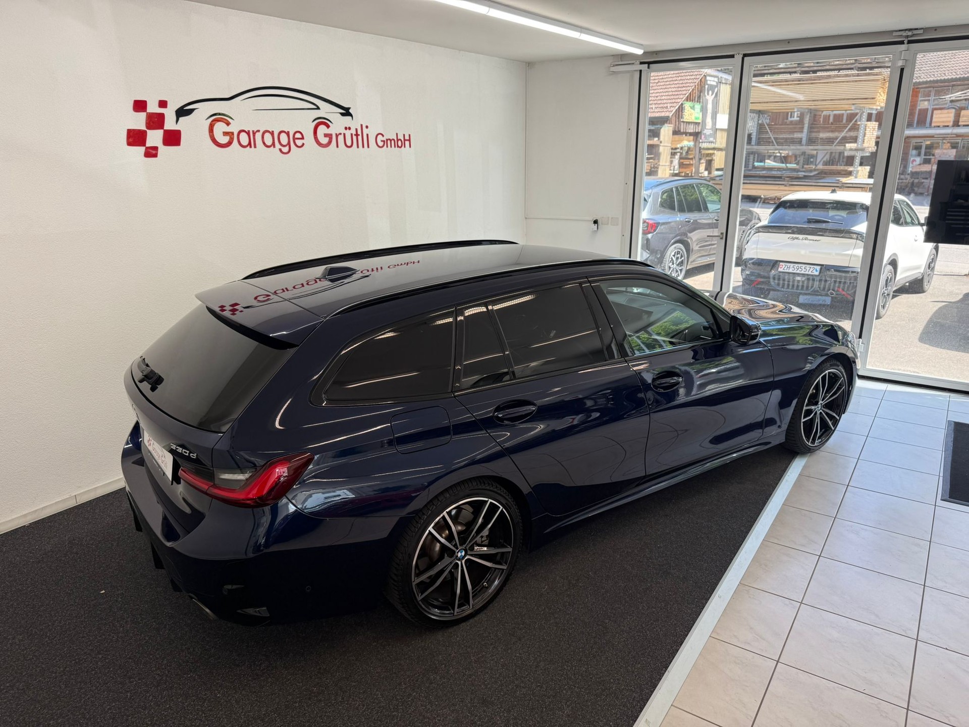 BMW 330d xDrive 48V Touring Pure M Sport Steptronic-image-5