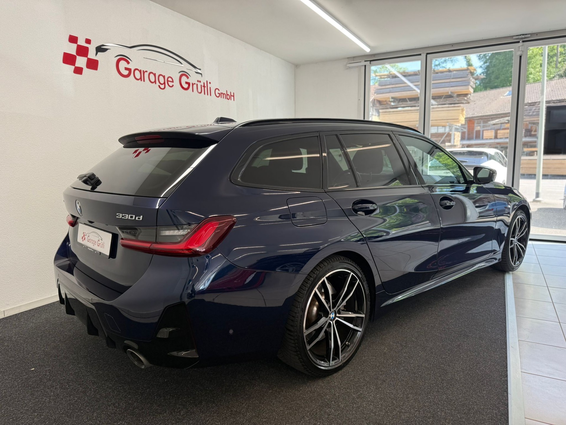 BMW 330d xDrive 48V Touring Pure M Sport Steptronic-image-6