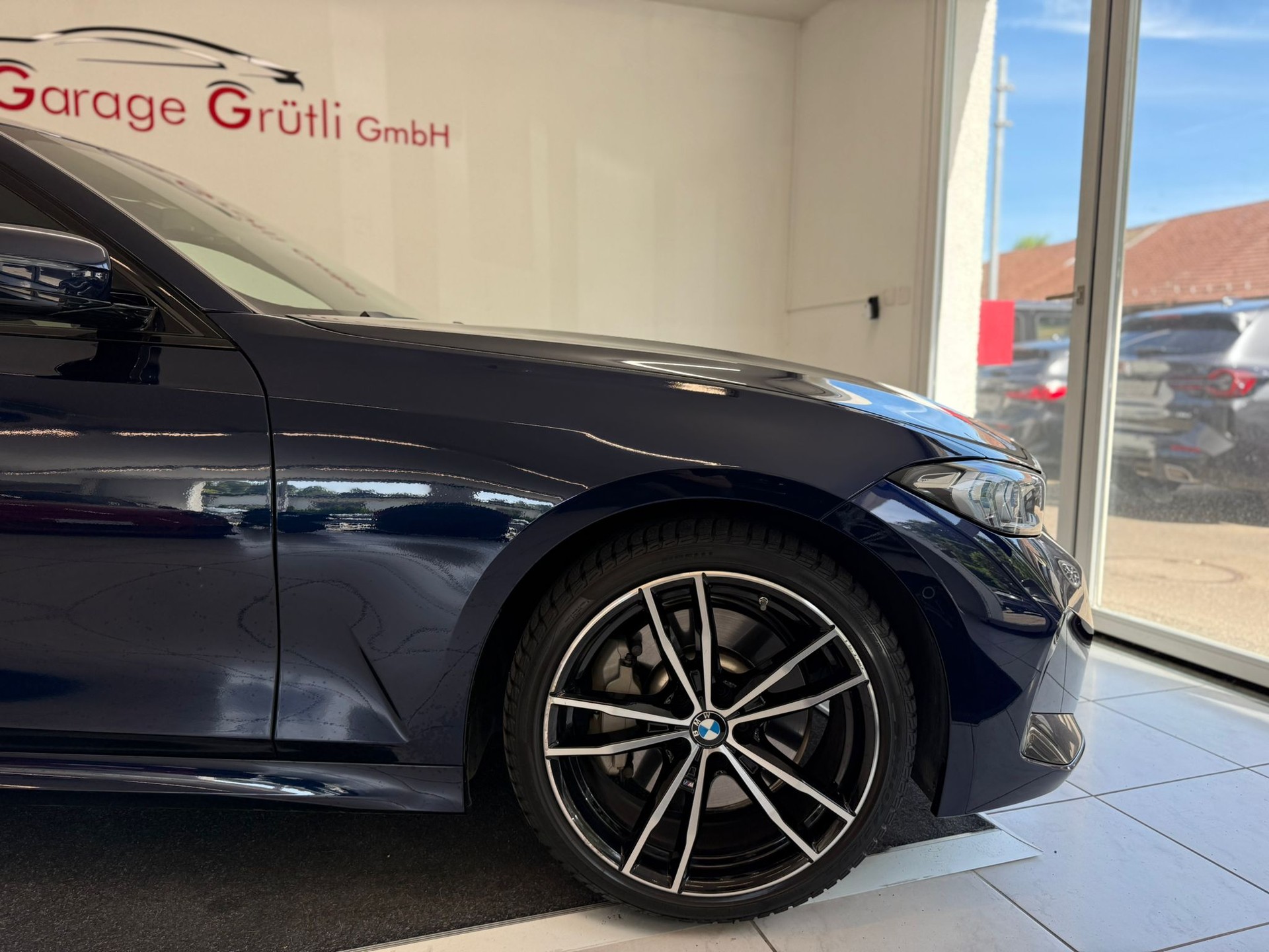 BMW 330d xDrive 48V Touring Pure M Sport Steptronic-showroom-element-3