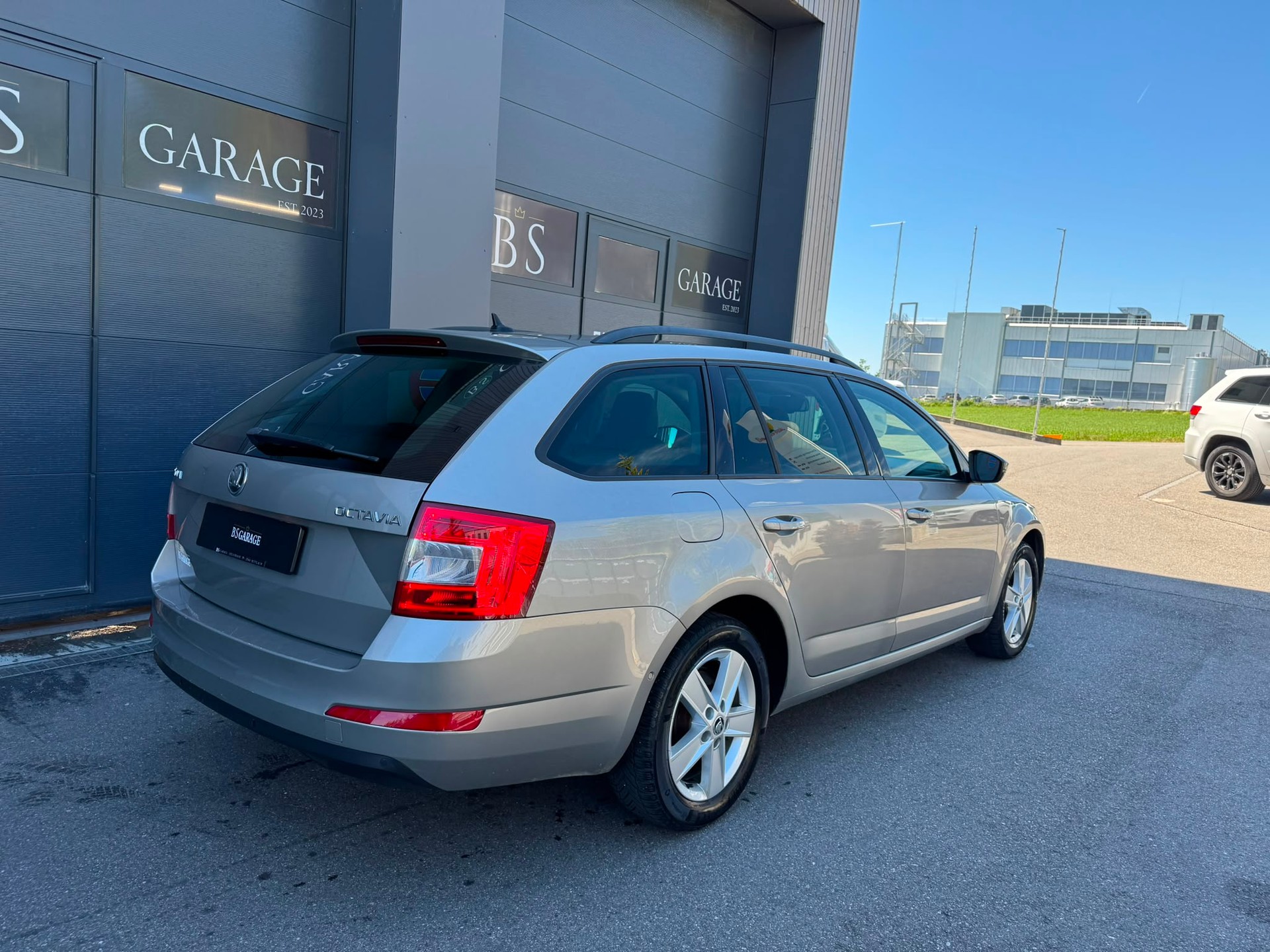 SKODA Octavia Combi 1.8 TSI Elegance 4x4 DSG 1. Hand-image-4