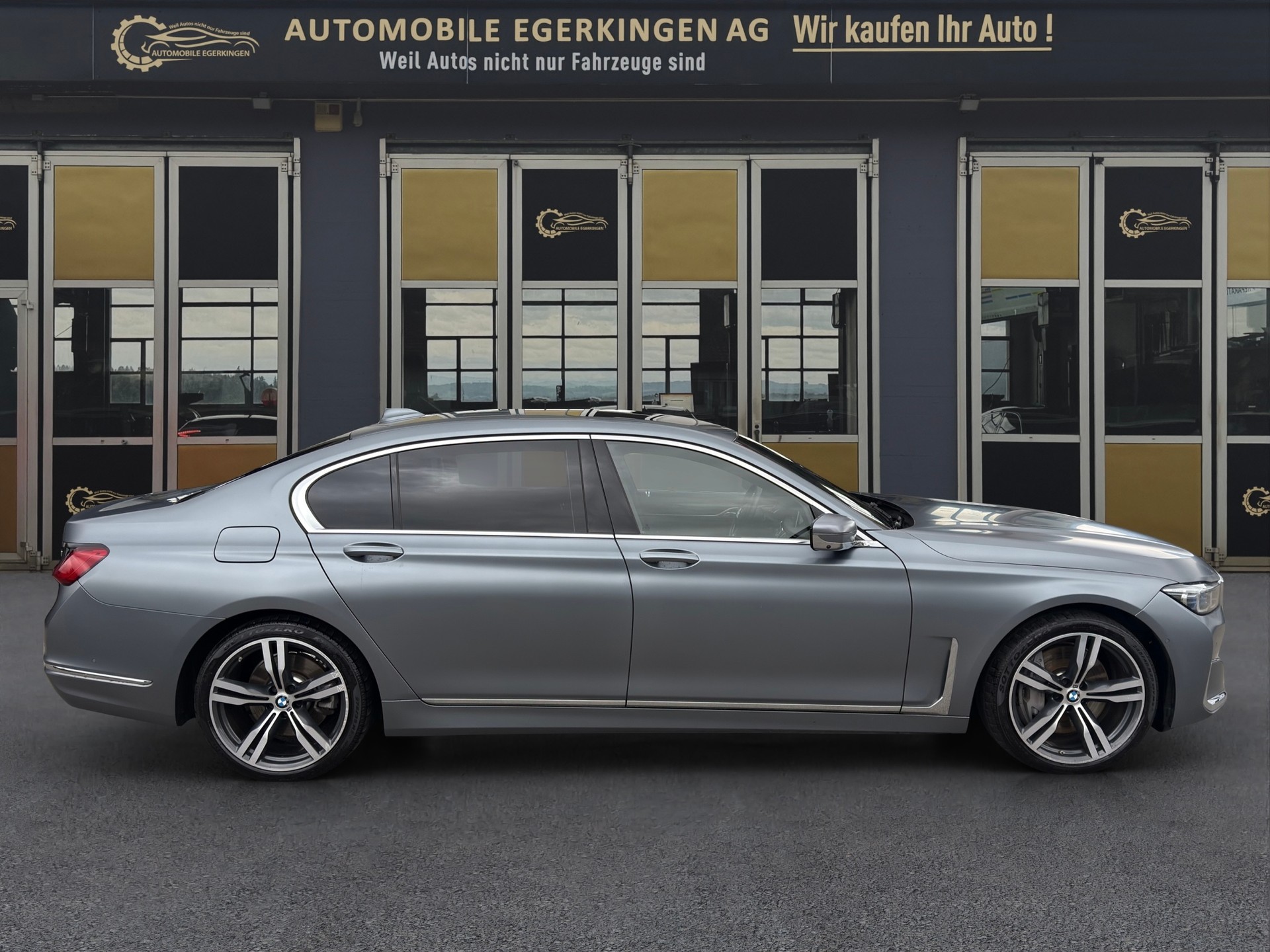 BMW 745Le xDrive Steptronic-showroom-element-3
