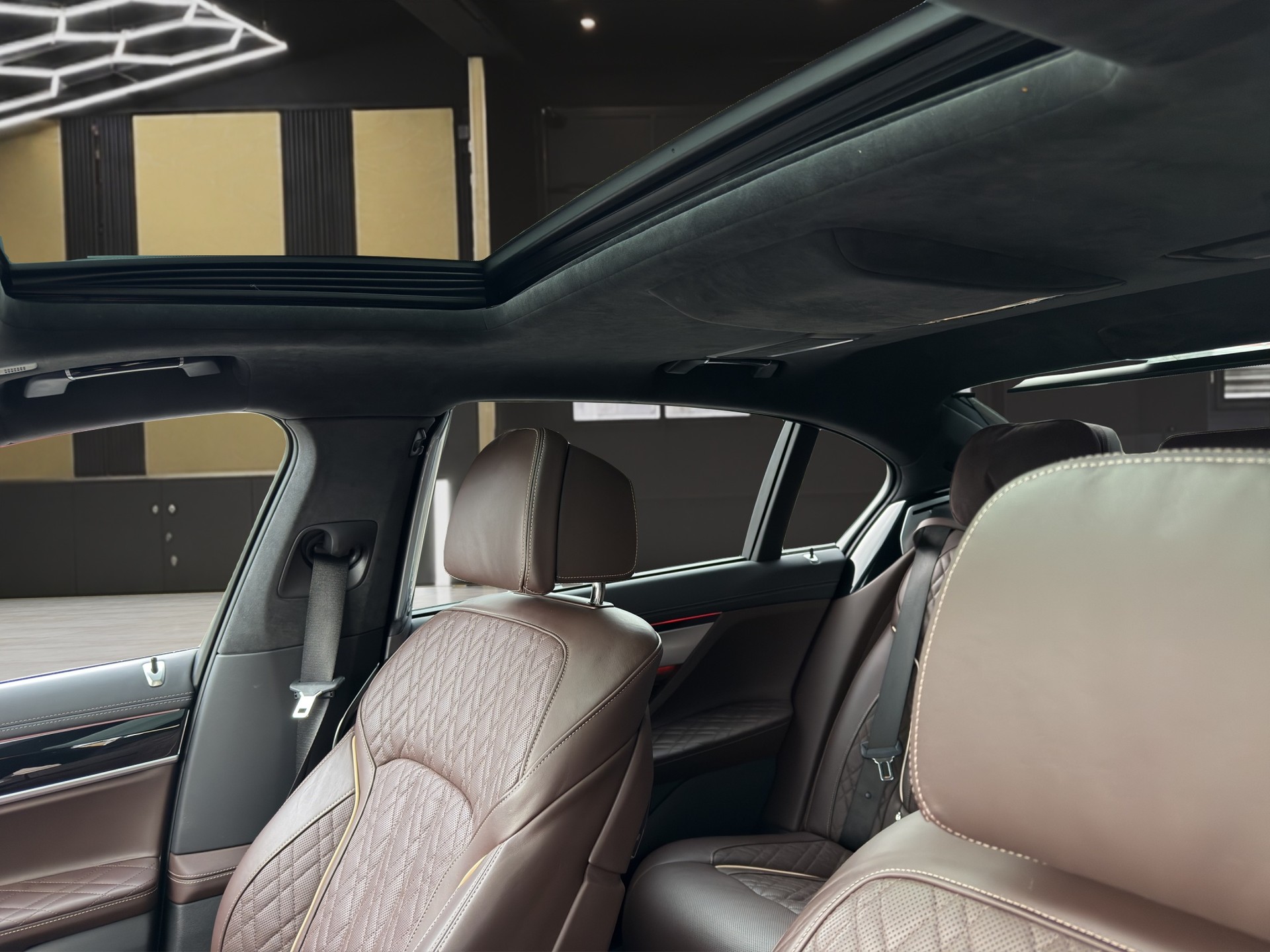 BMW 745Le xDrive Steptronic-image-12