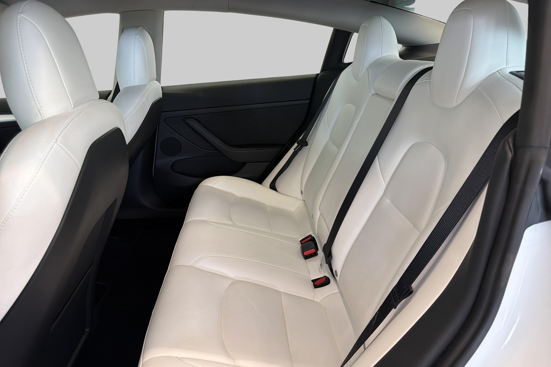 TESLA Model 3 Long Range Dual Motor AWD-image-15