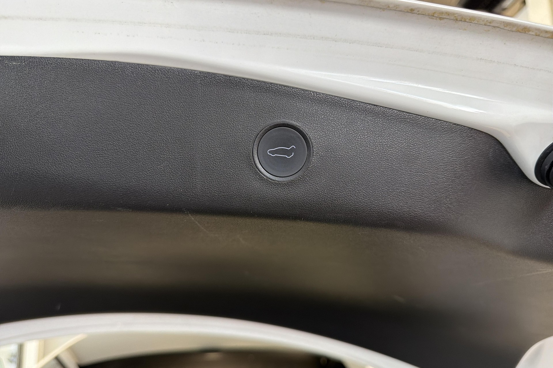 TESLA Model 3 Long Range Dual Motor AWD-image-18