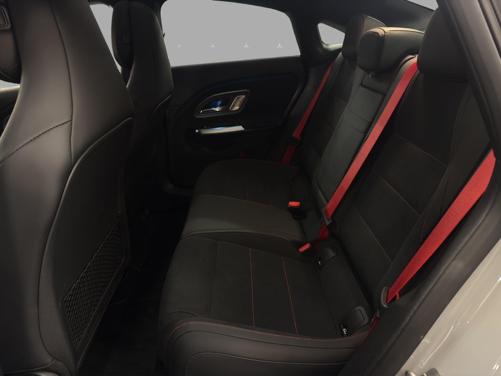 MERCEDES-BENZ CLA 350 4M - 85 kWh - EQ - AMG / DISTRONIC / 360 Grad Kamera / Panorama-Dach-image-13