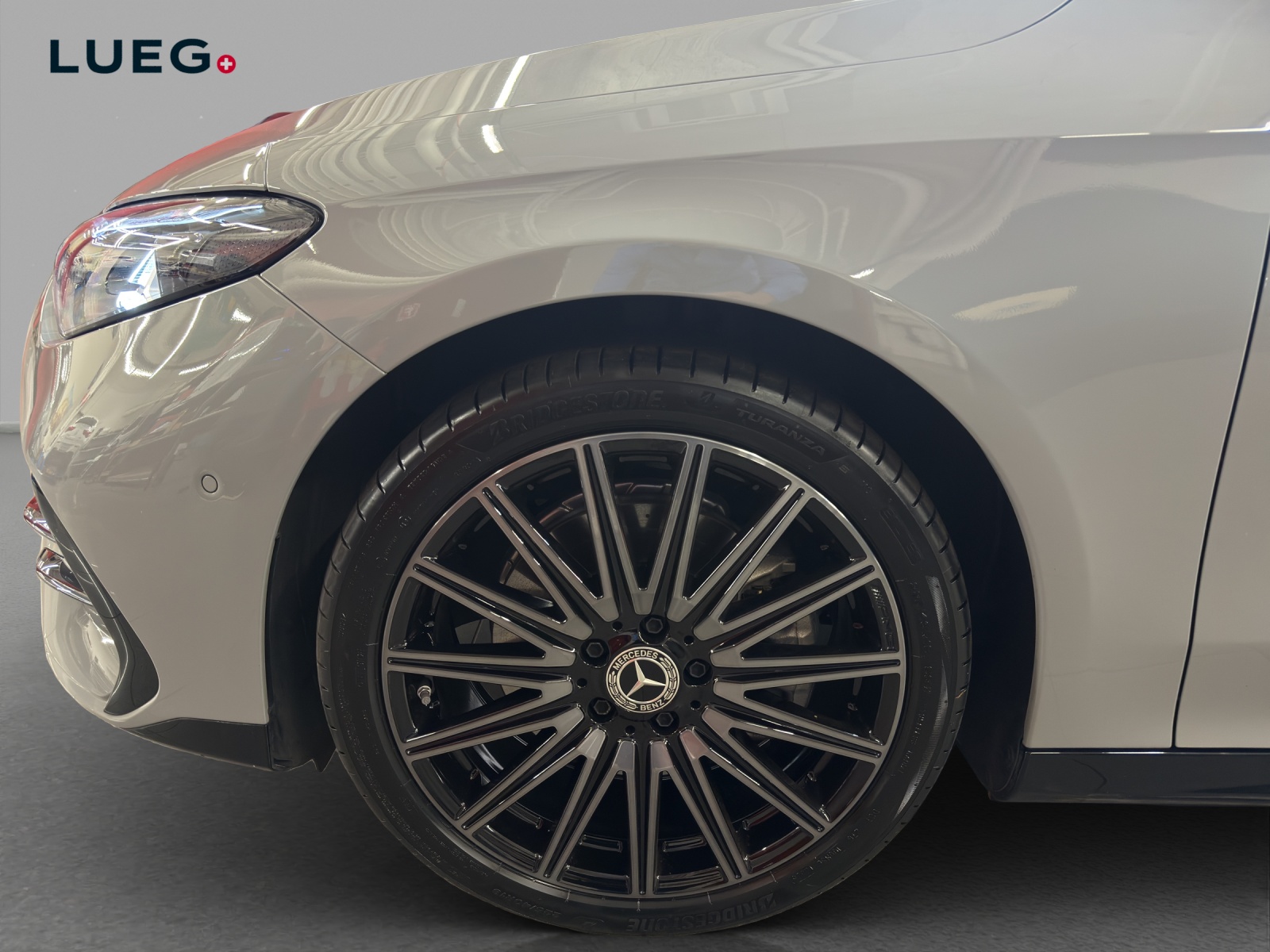 MERCEDES-BENZ CLA 350 4M - 85 kWh - EQ - AMG / DISTRONIC / 360 Grad Kamera / Panorama-Dach-image-6