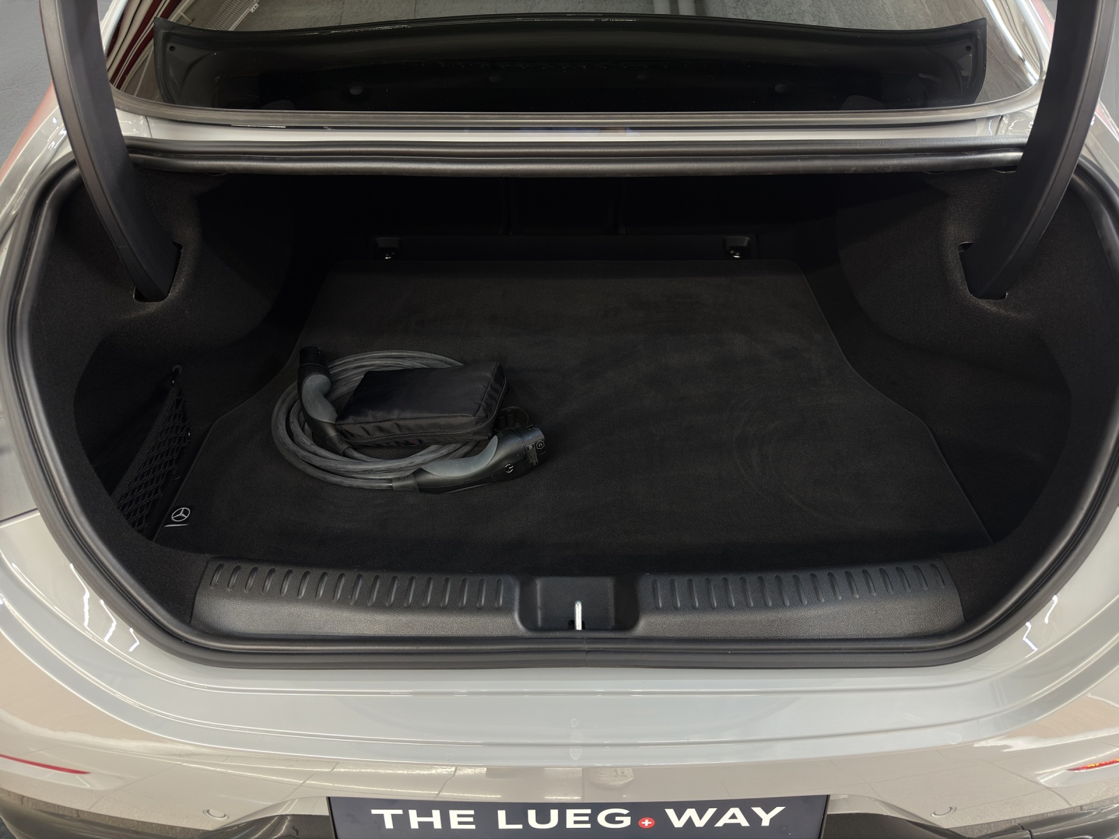 MERCEDES-BENZ CLA 350 4M - 85 kWh - EQ - AMG / DISTRONIC / 360 Grad Kamera / Panorama-Dach-image-14